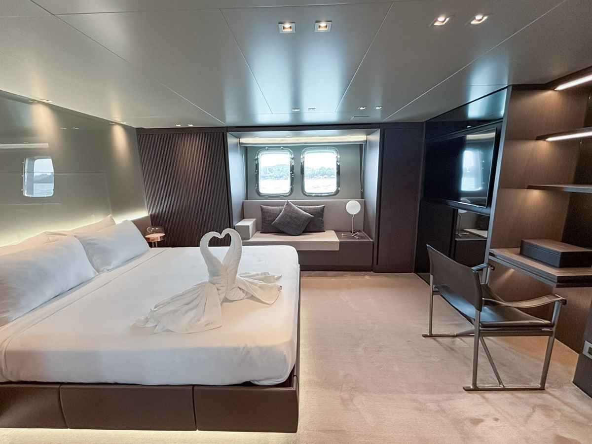 https://arconyachts.ams3.digitaloceanspaces.com/81894/conversions/large_4699667-optimize.jpg