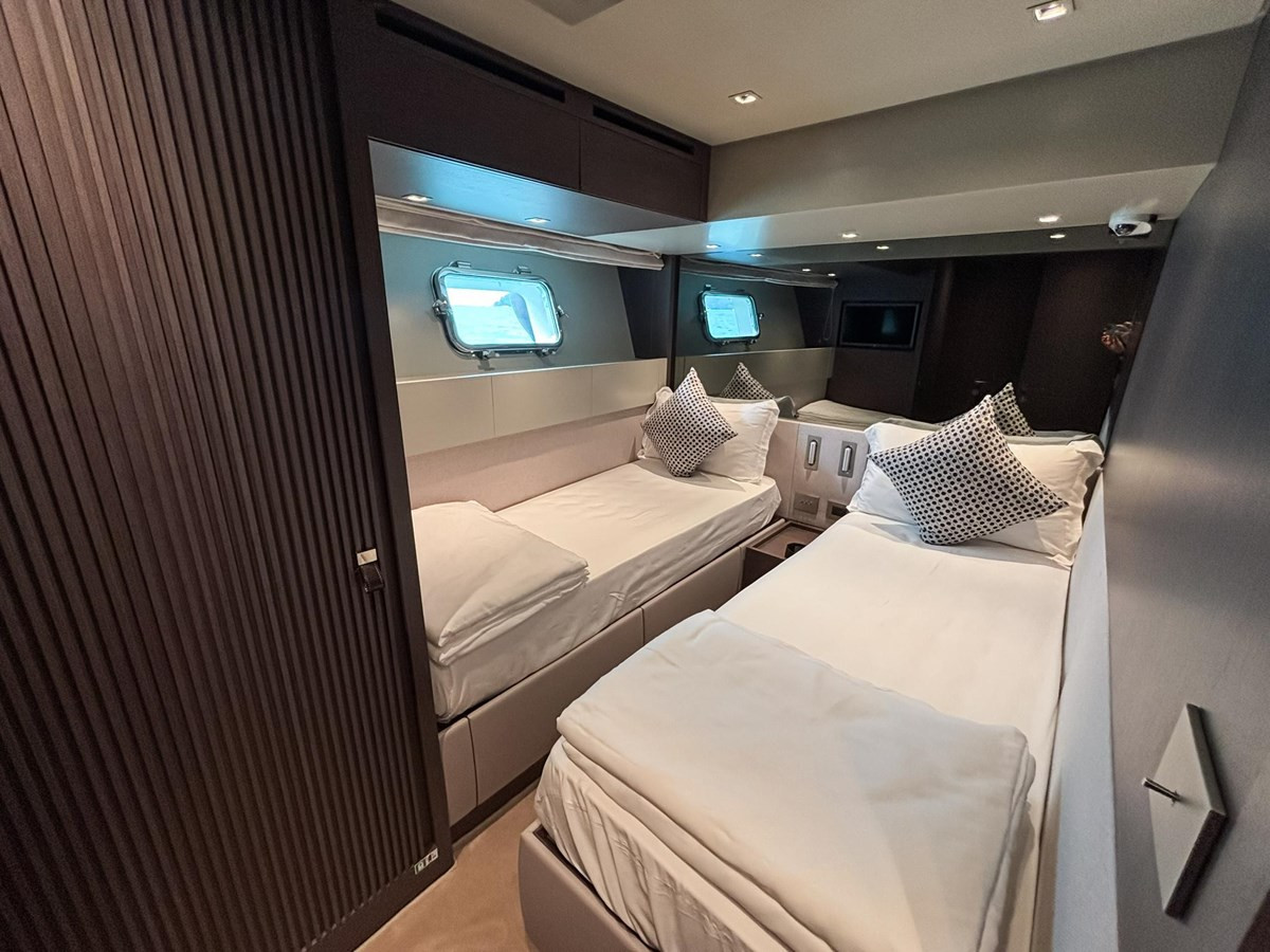 https://arconyachts.ams3.digitaloceanspaces.com/81931/conversions/large_4699680-optimize.jpg