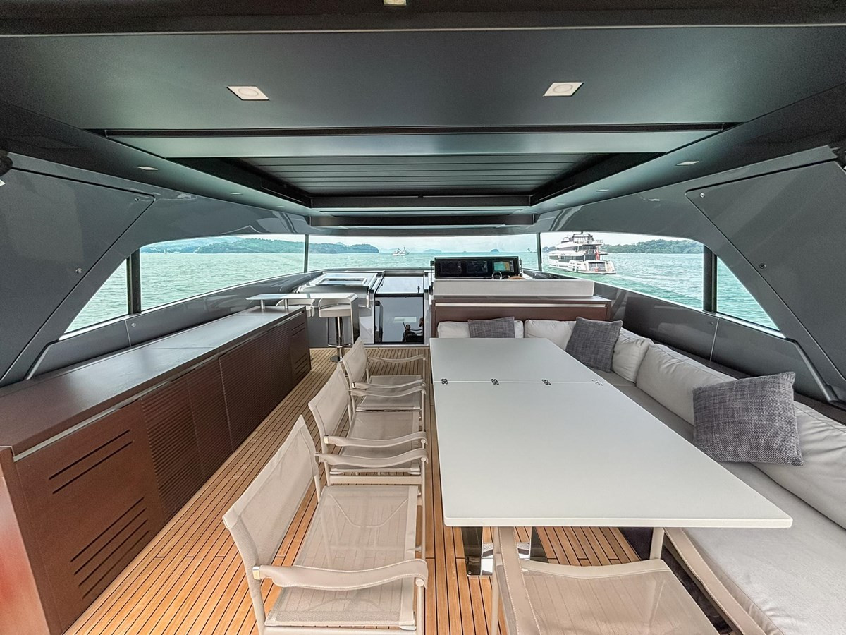 https://arconyachts.ams3.digitaloceanspaces.com/81949/conversions/large_4699686-optimize.jpg