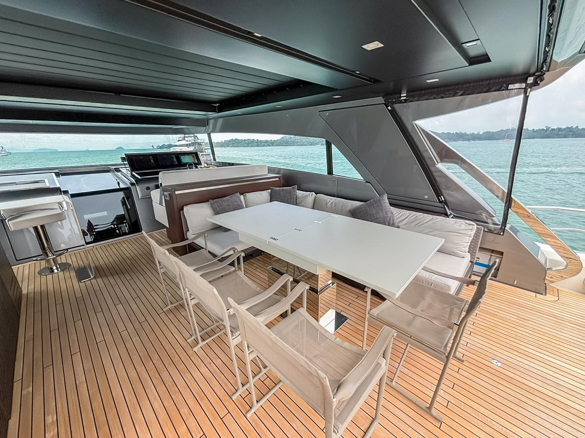 https://arconyachts.ams3.digitaloceanspaces.com/81952/conversions/large_4699687-optimize.jpg