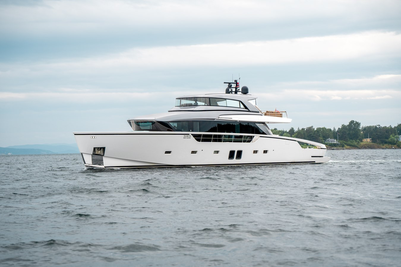 https://arconyachts.ams3.digitaloceanspaces.com/81965/conversions/large_4833019-optimize.jpg