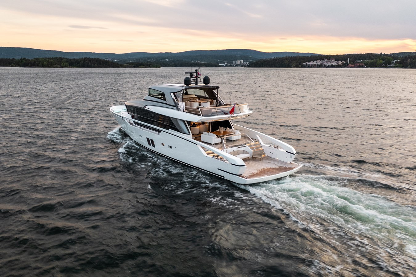 https://arconyachts.ams3.digitaloceanspaces.com/81982/conversions/large_4833026-optimize.jpg