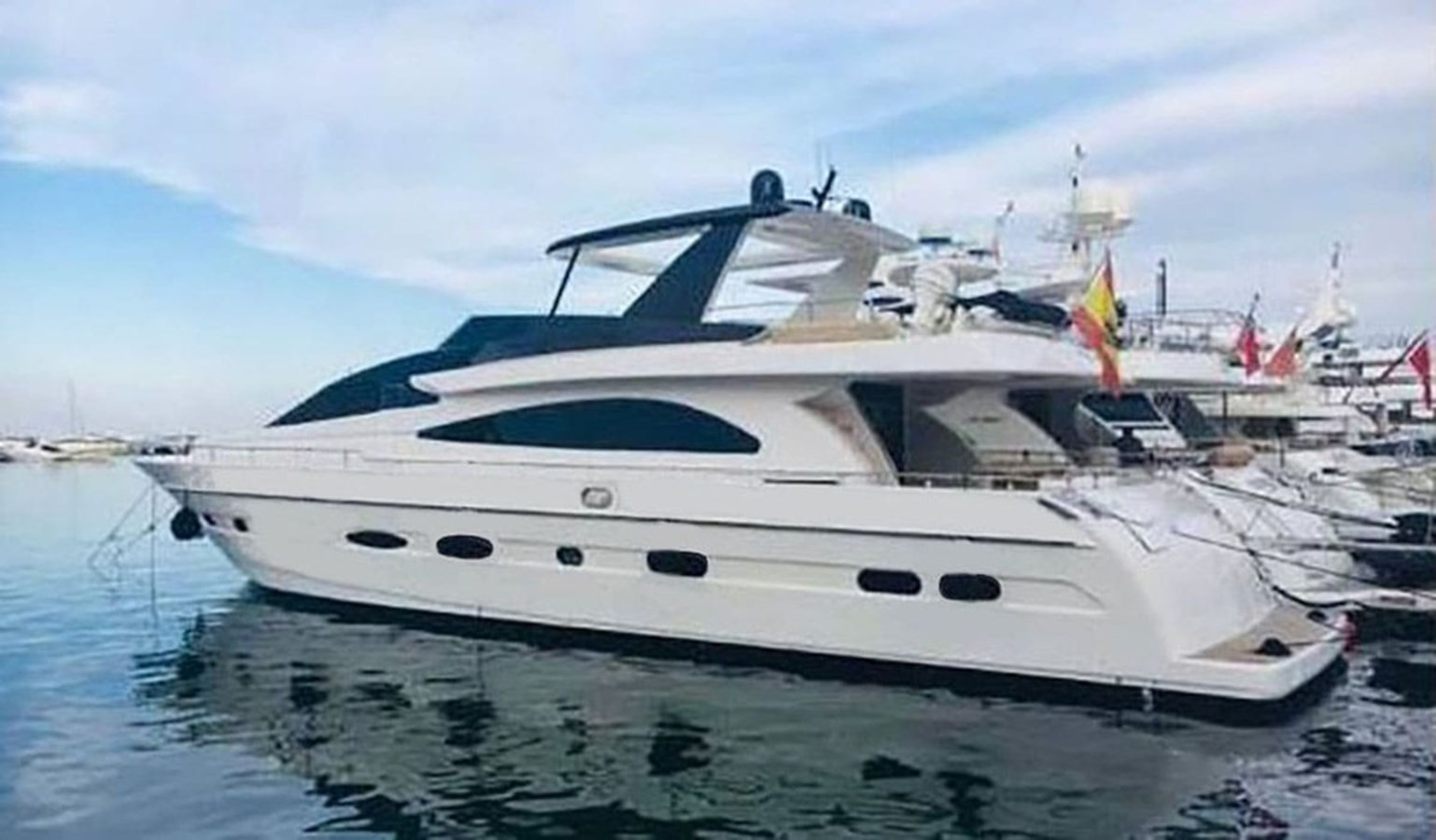 https://arconyachts.ams3.digitaloceanspaces.com/81992/conversions/large_4510676-optimize.jpg