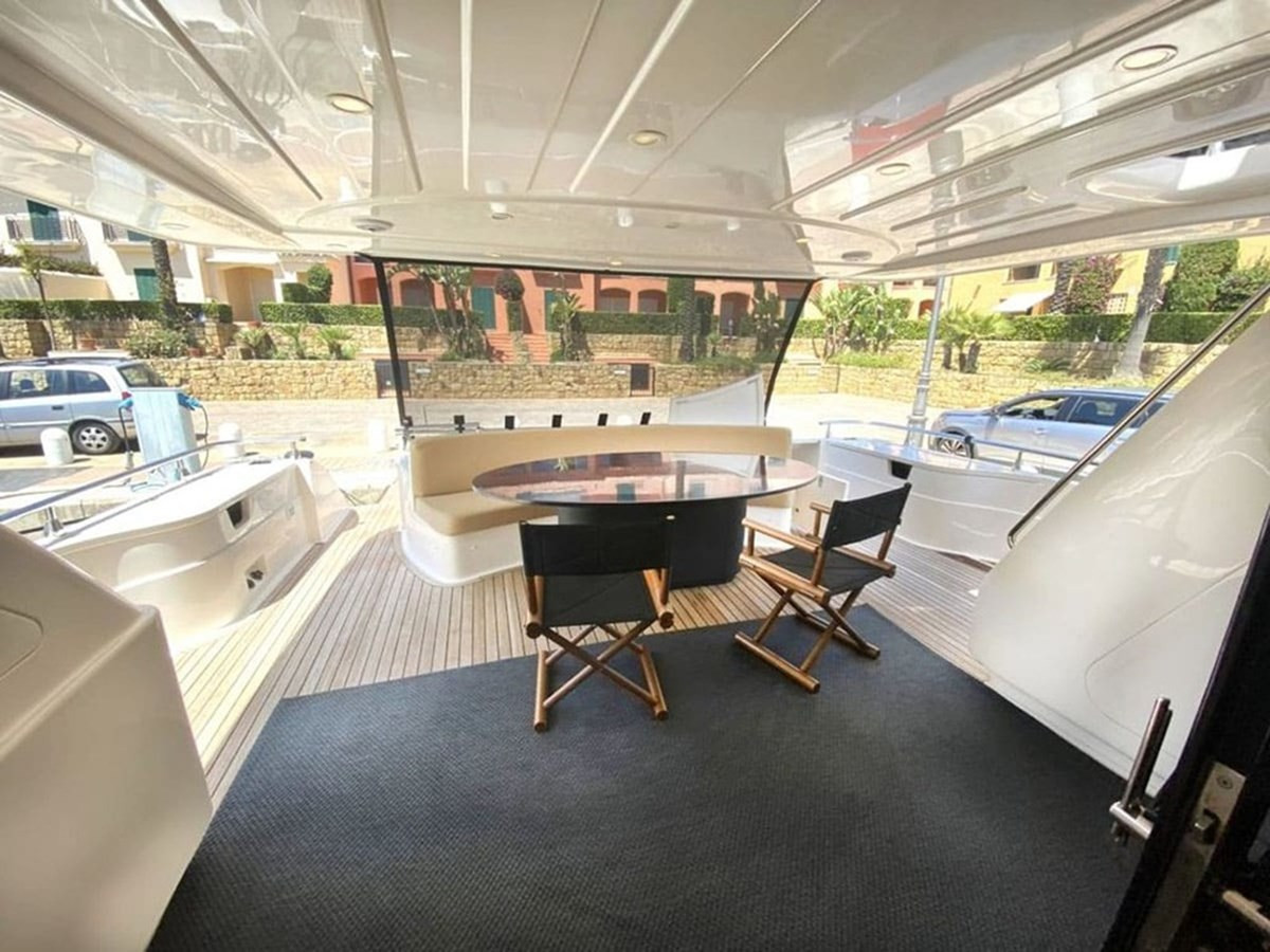 https://arconyachts.ams3.digitaloceanspaces.com/81998/conversions/large_4510678-optimize.jpg