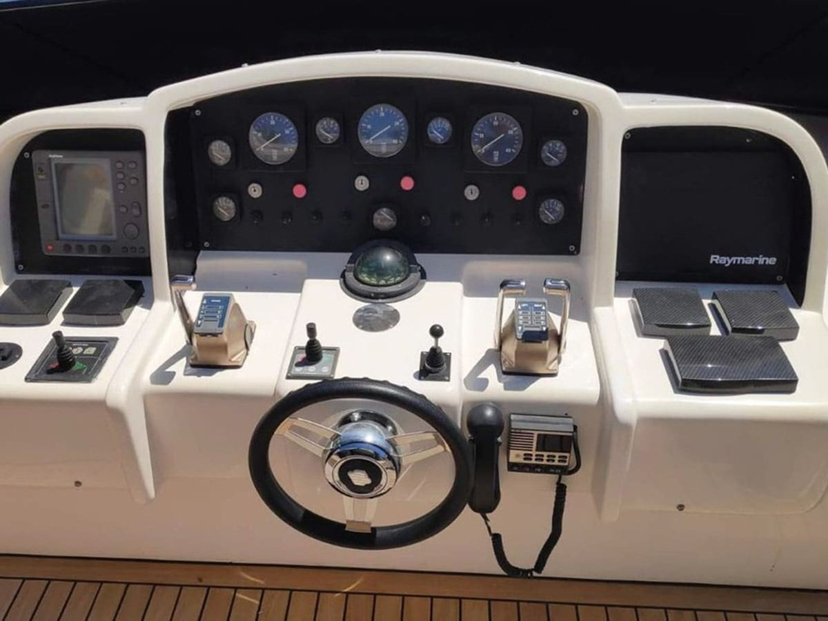 https://arconyachts.ams3.digitaloceanspaces.com/82021/conversions/large_4510687-optimize.jpg