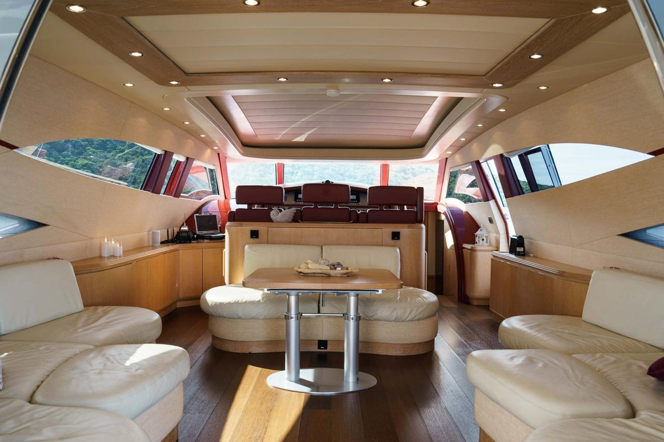 https://arconyachts.ams3.digitaloceanspaces.com/82037/conversions/large_4742147-optimize.jpg