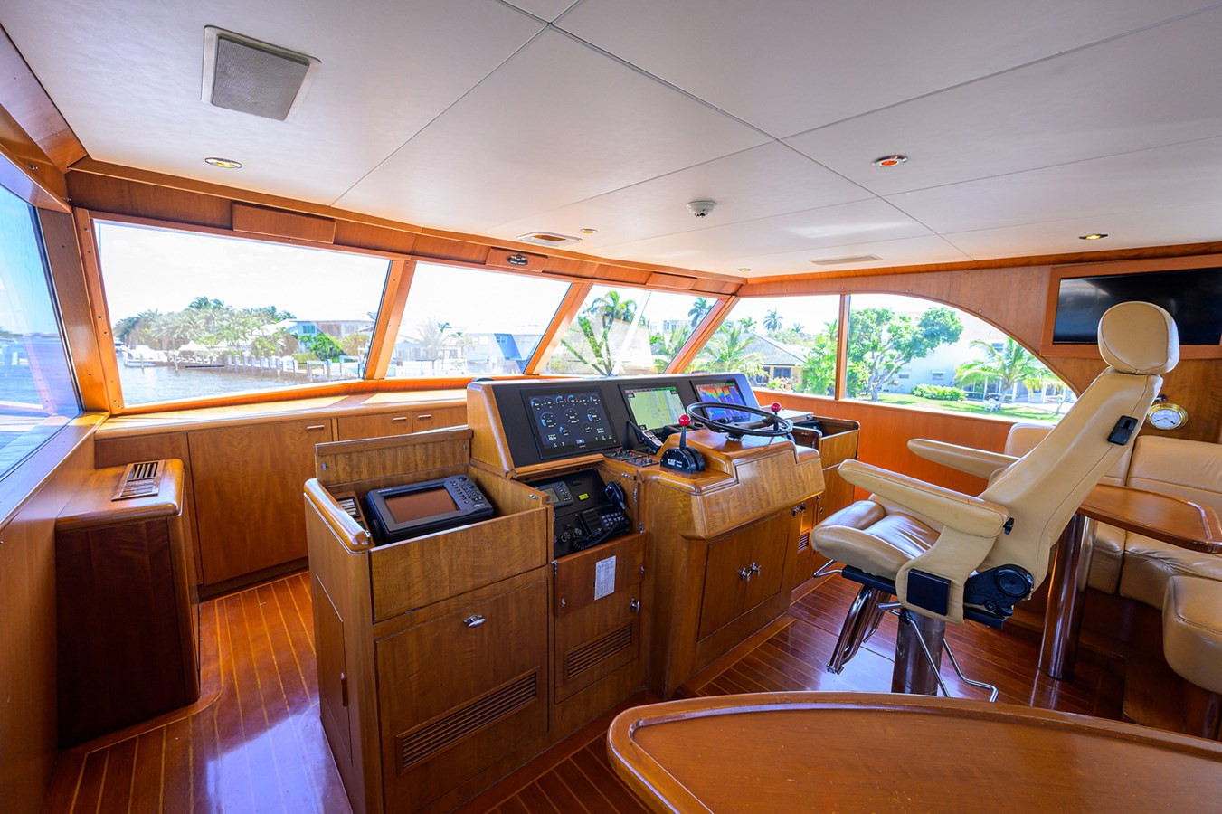https://arconyachts.ams3.digitaloceanspaces.com/82053/conversions/large_4757448-optimize.jpg