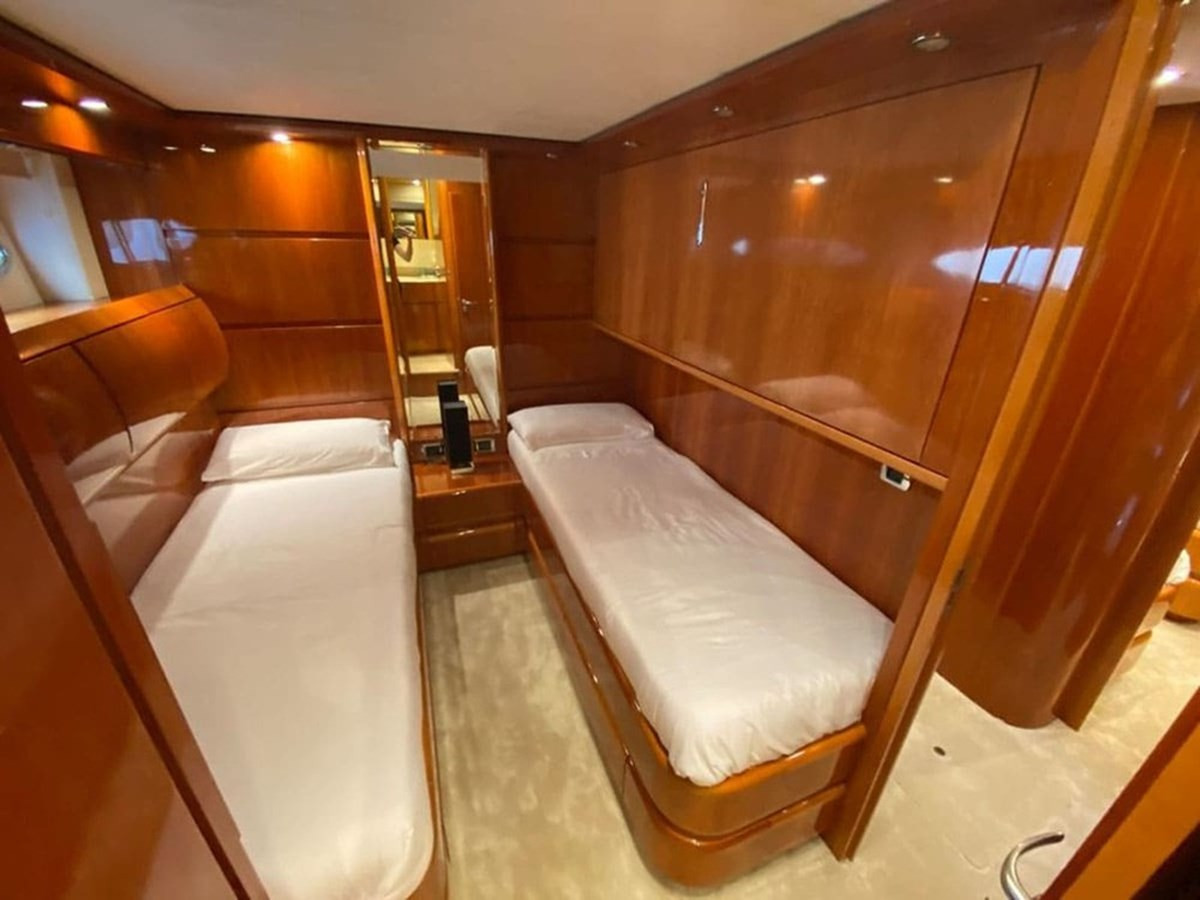 https://arconyachts.ams3.digitaloceanspaces.com/82080/conversions/large_4510707-optimize.jpg