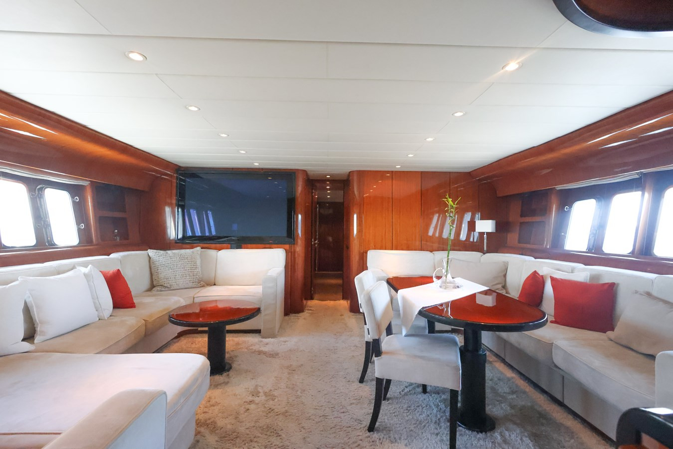 https://arconyachts.ams3.digitaloceanspaces.com/82105/conversions/large_4589926-optimize.jpg