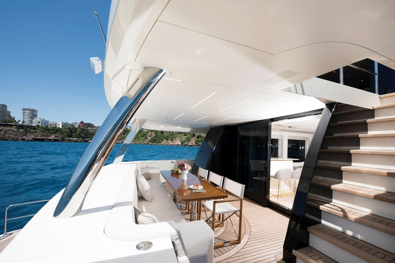 https://arconyachts.ams3.digitaloceanspaces.com/82129/conversions/large_4104288-optimize.jpg