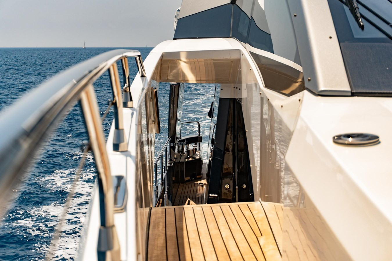 https://arconyachts.ams3.digitaloceanspaces.com/82189/conversions/large_4702992-optimize.jpg