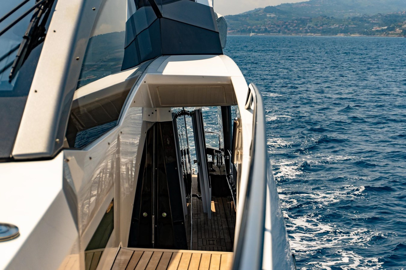 https://arconyachts.ams3.digitaloceanspaces.com/82204/conversions/large_4703002-optimize.jpg