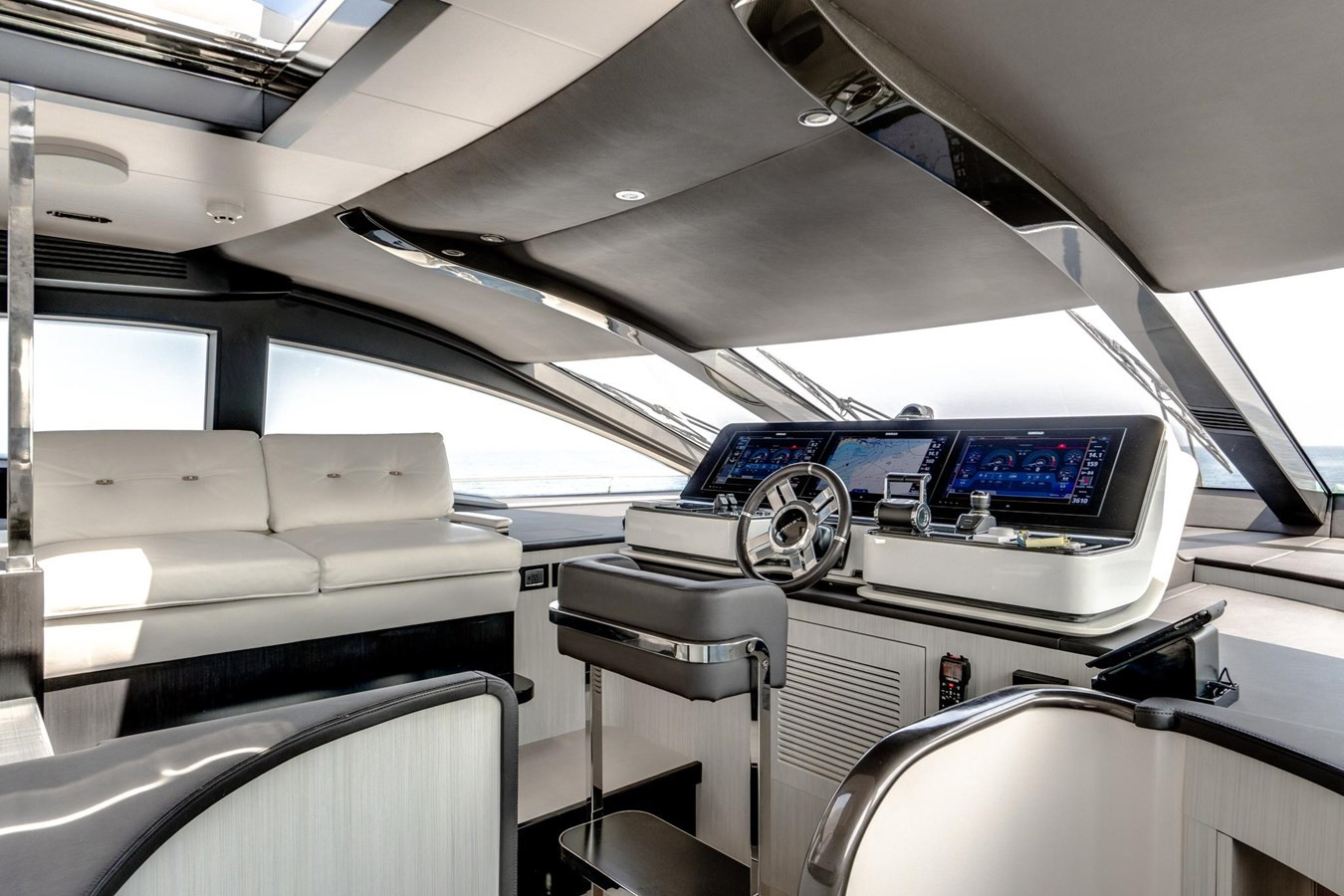 https://arconyachts.ams3.digitaloceanspaces.com/82282/conversions/large_4703029-optimize.jpg