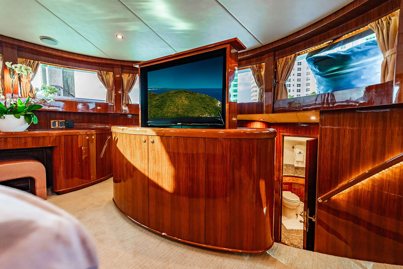 https://arconyachts.ams3.digitaloceanspaces.com/82313/conversions/large_4543868-optimize.jpg