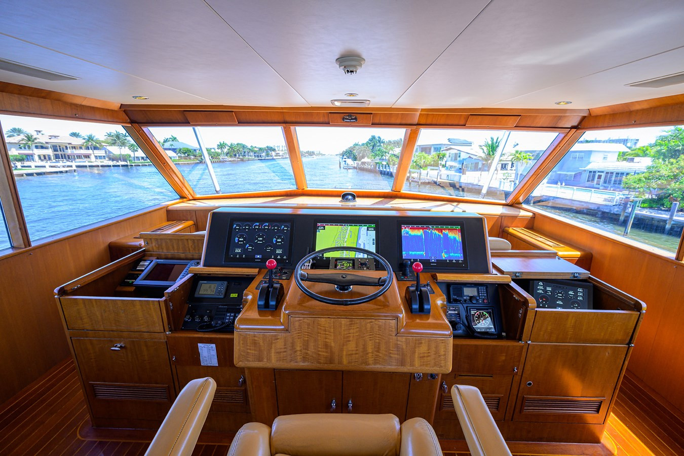 https://arconyachts.ams3.digitaloceanspaces.com/82378/conversions/large_4632174-optimize.jpg