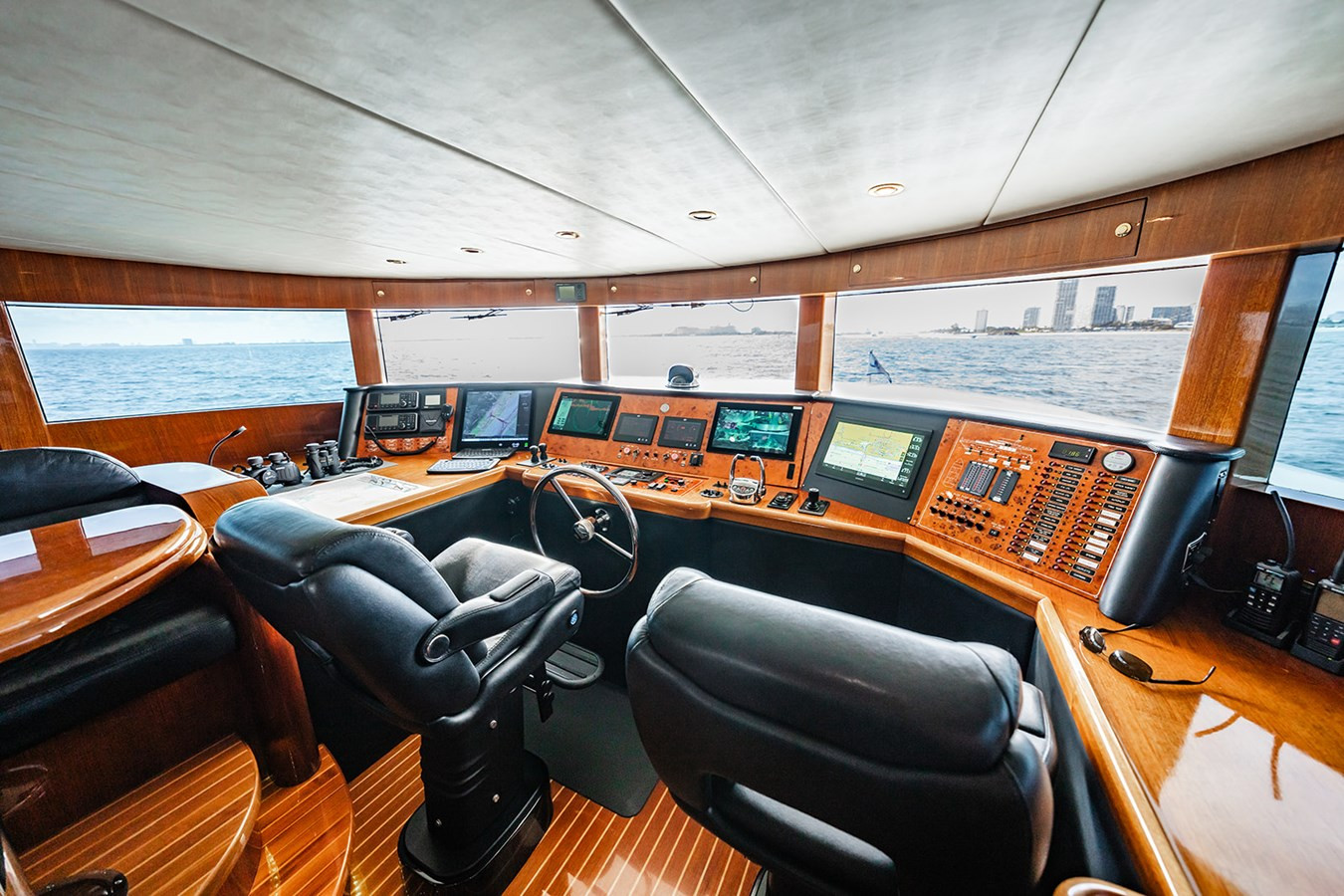 https://arconyachts.ams3.digitaloceanspaces.com/82385/conversions/large_4543894-optimize.jpg
