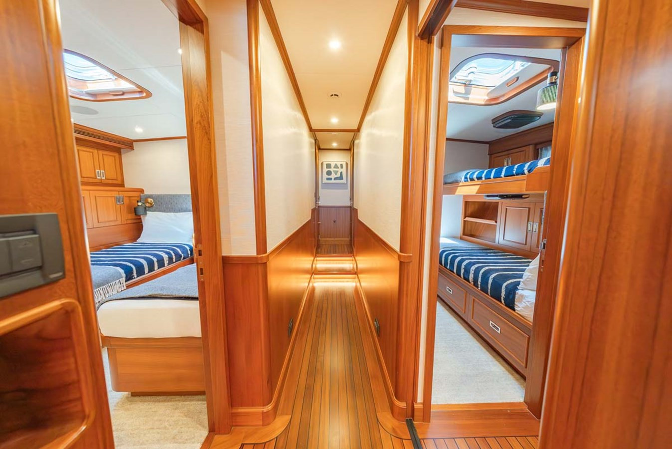 https://arconyachts.ams3.digitaloceanspaces.com/82417/conversions/large_4843223-optimize.jpg