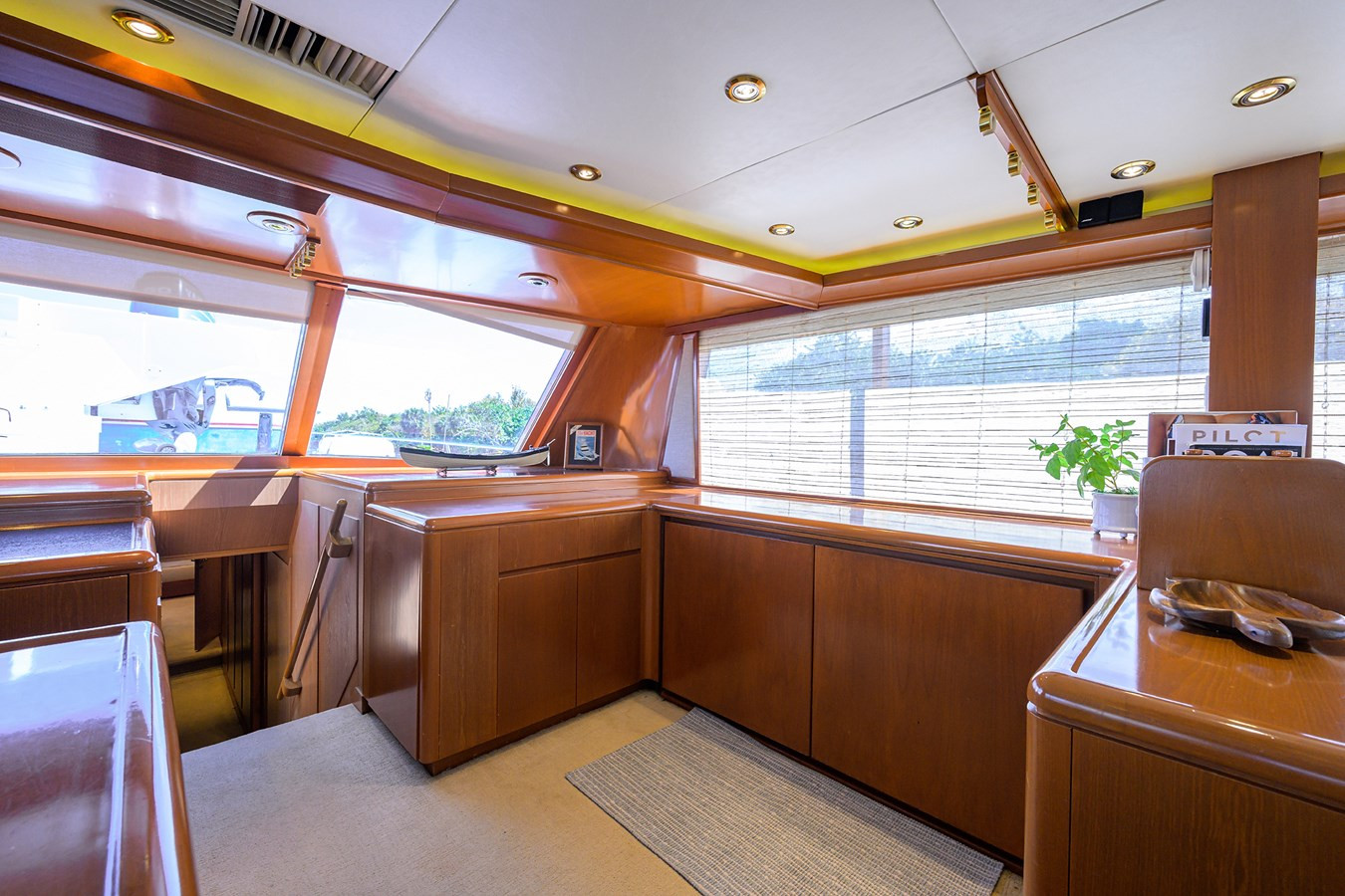 https://arconyachts.ams3.digitaloceanspaces.com/82430/conversions/large_4632191-optimize.jpg