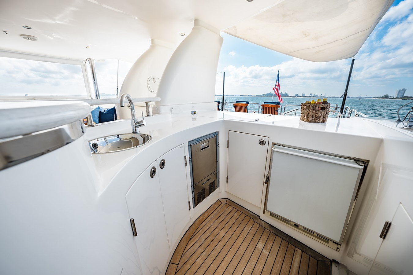 https://arconyachts.ams3.digitaloceanspaces.com/82434/conversions/large_4543910-optimize.jpg