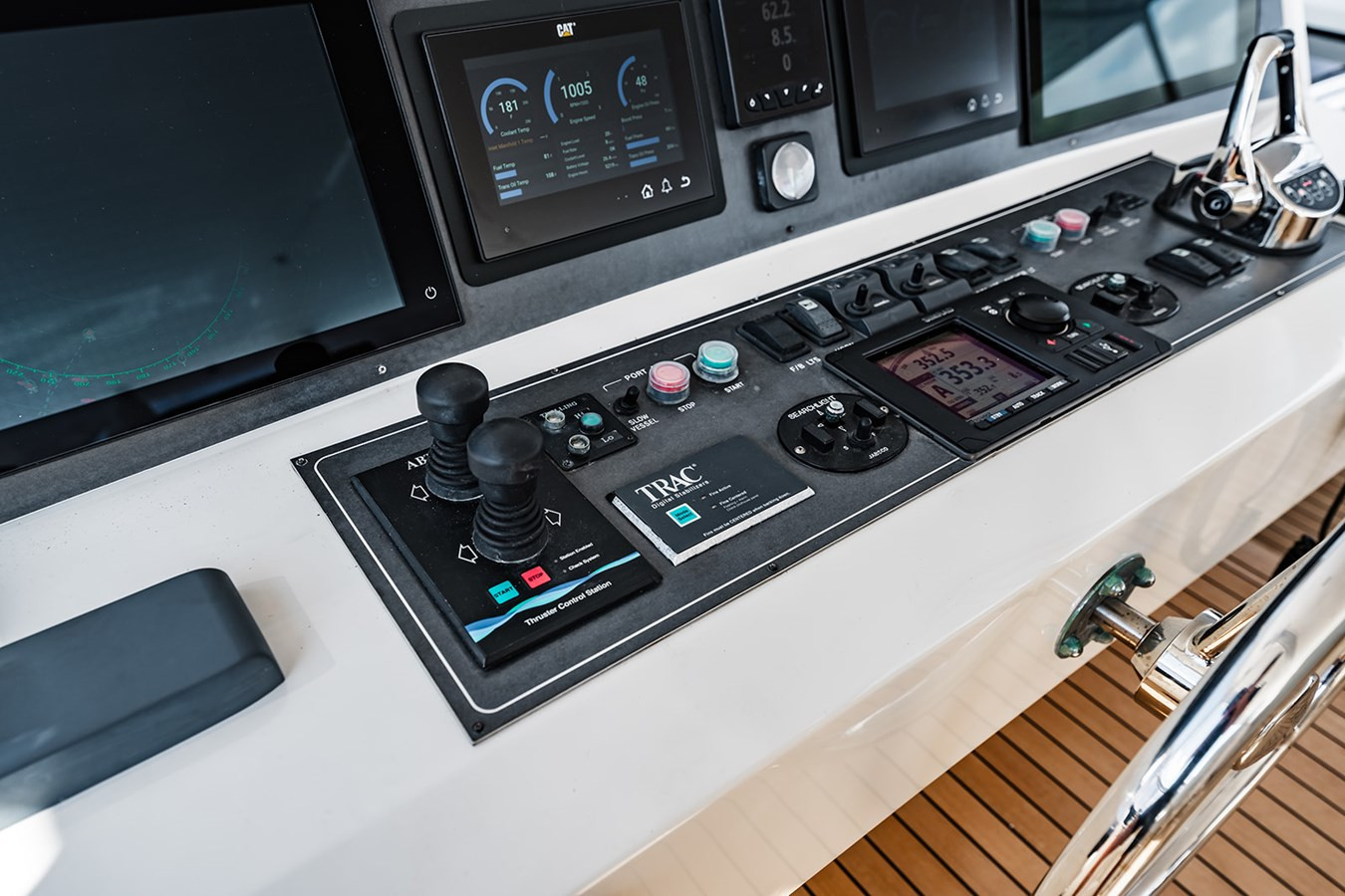 https://arconyachts.ams3.digitaloceanspaces.com/82447/conversions/large_4543914-optimize.jpg