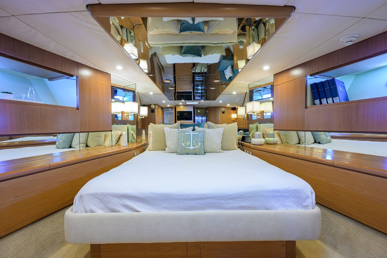 https://arconyachts.ams3.digitaloceanspaces.com/82448/conversions/large_4632197-optimize.jpg