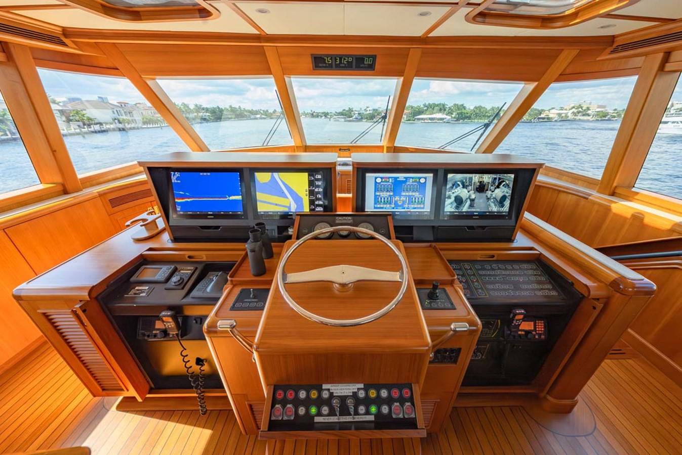 https://arconyachts.ams3.digitaloceanspaces.com/82455/conversions/large_4843236-optimize.jpg