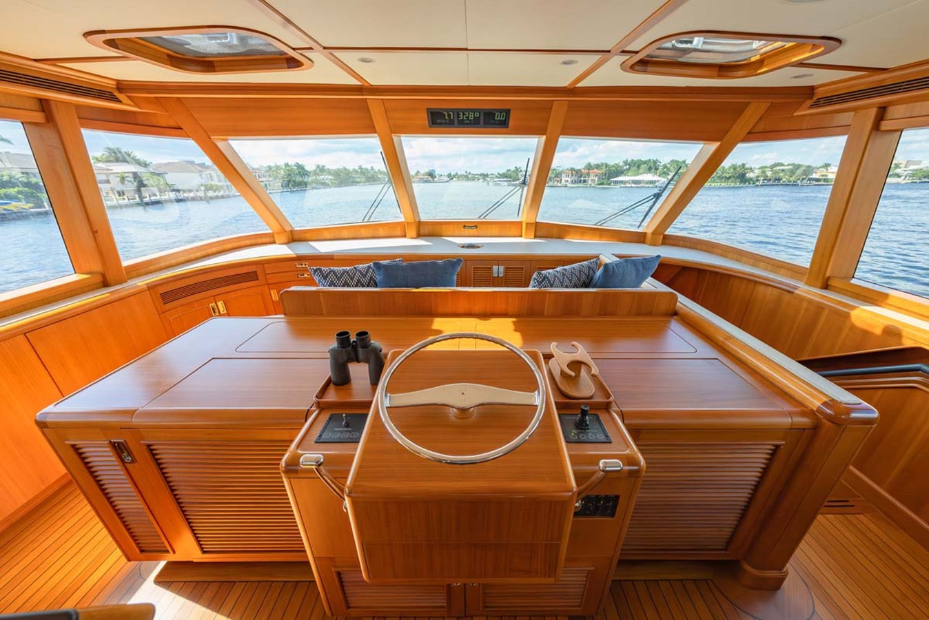 https://arconyachts.ams3.digitaloceanspaces.com/82458/conversions/large_4843237-optimize.jpg