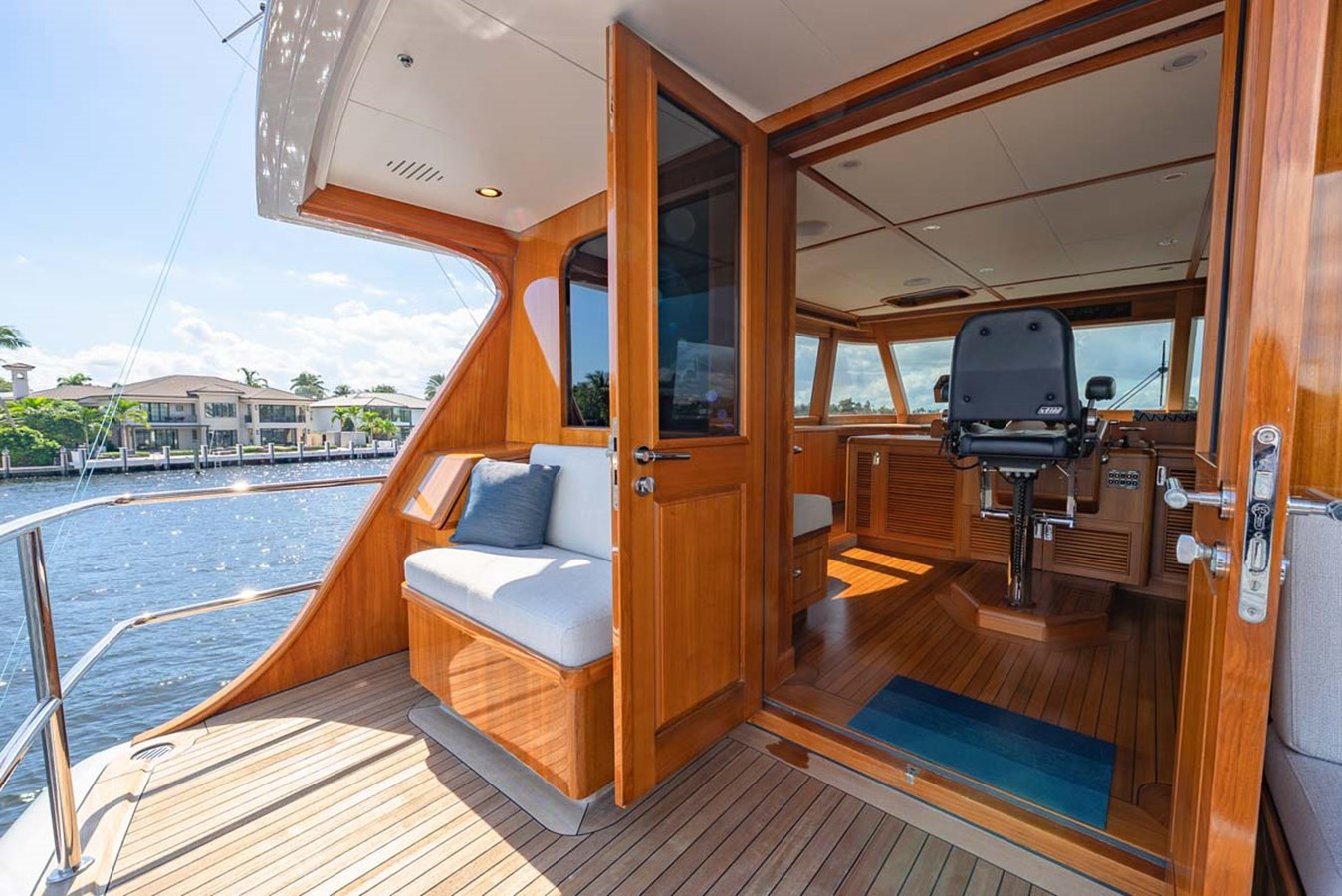 https://arconyachts.ams3.digitaloceanspaces.com/82466/conversions/large_4843240-optimize.jpg