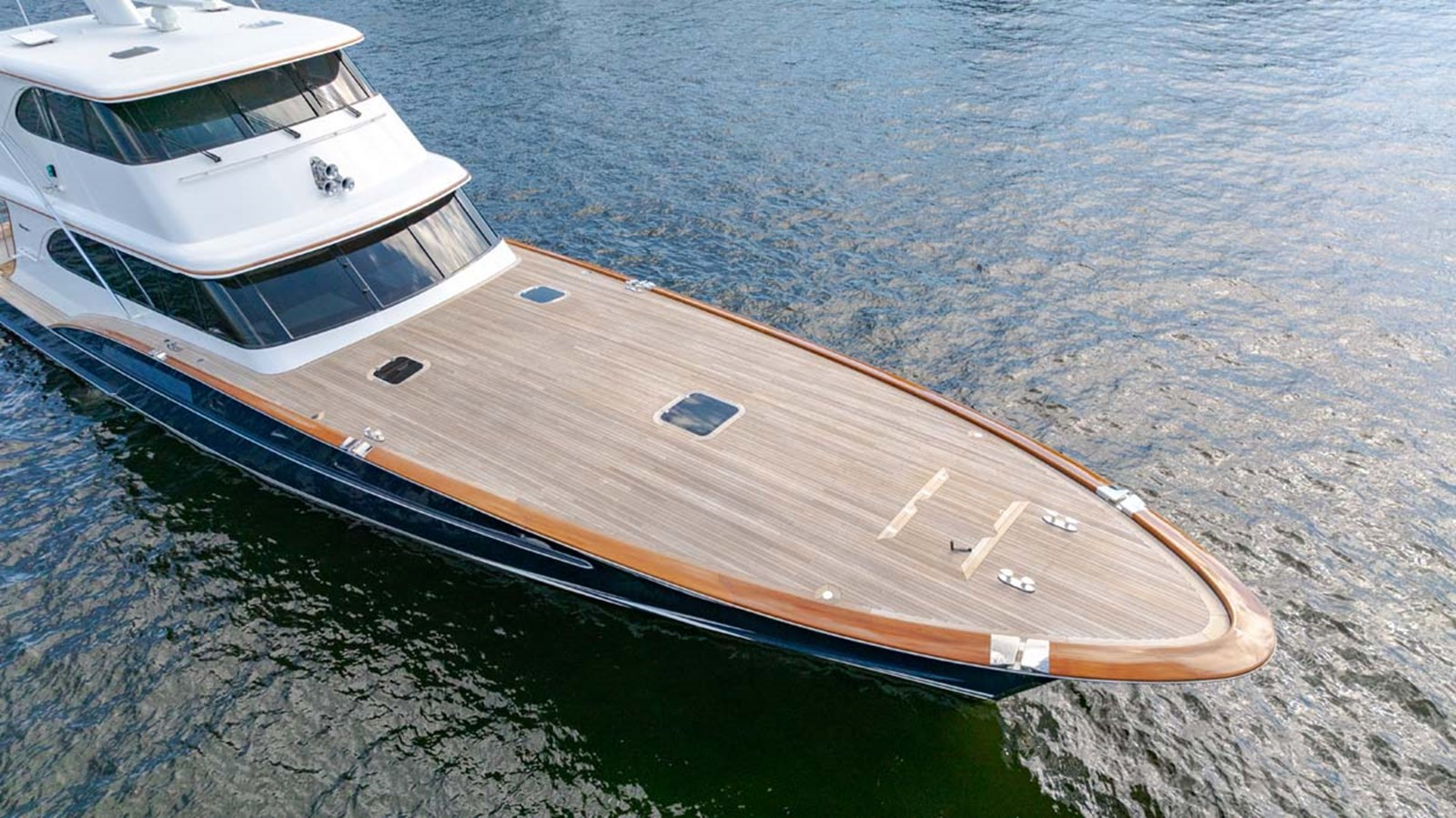 https://arconyachts.ams3.digitaloceanspaces.com/82483/conversions/large_4843247-optimize.jpg