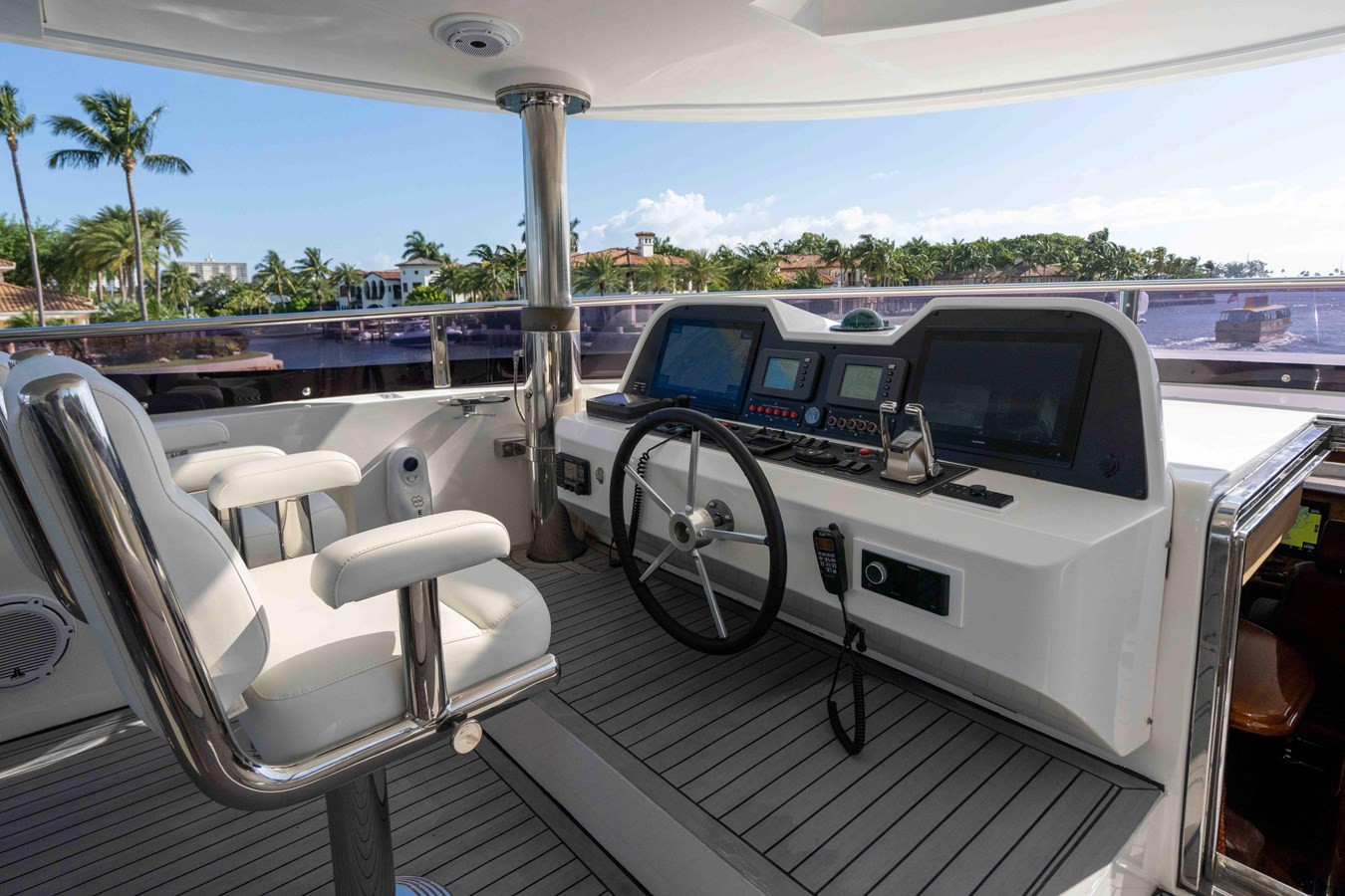 https://arconyachts.ams3.digitaloceanspaces.com/82515/conversions/large_4826225-optimize.jpg