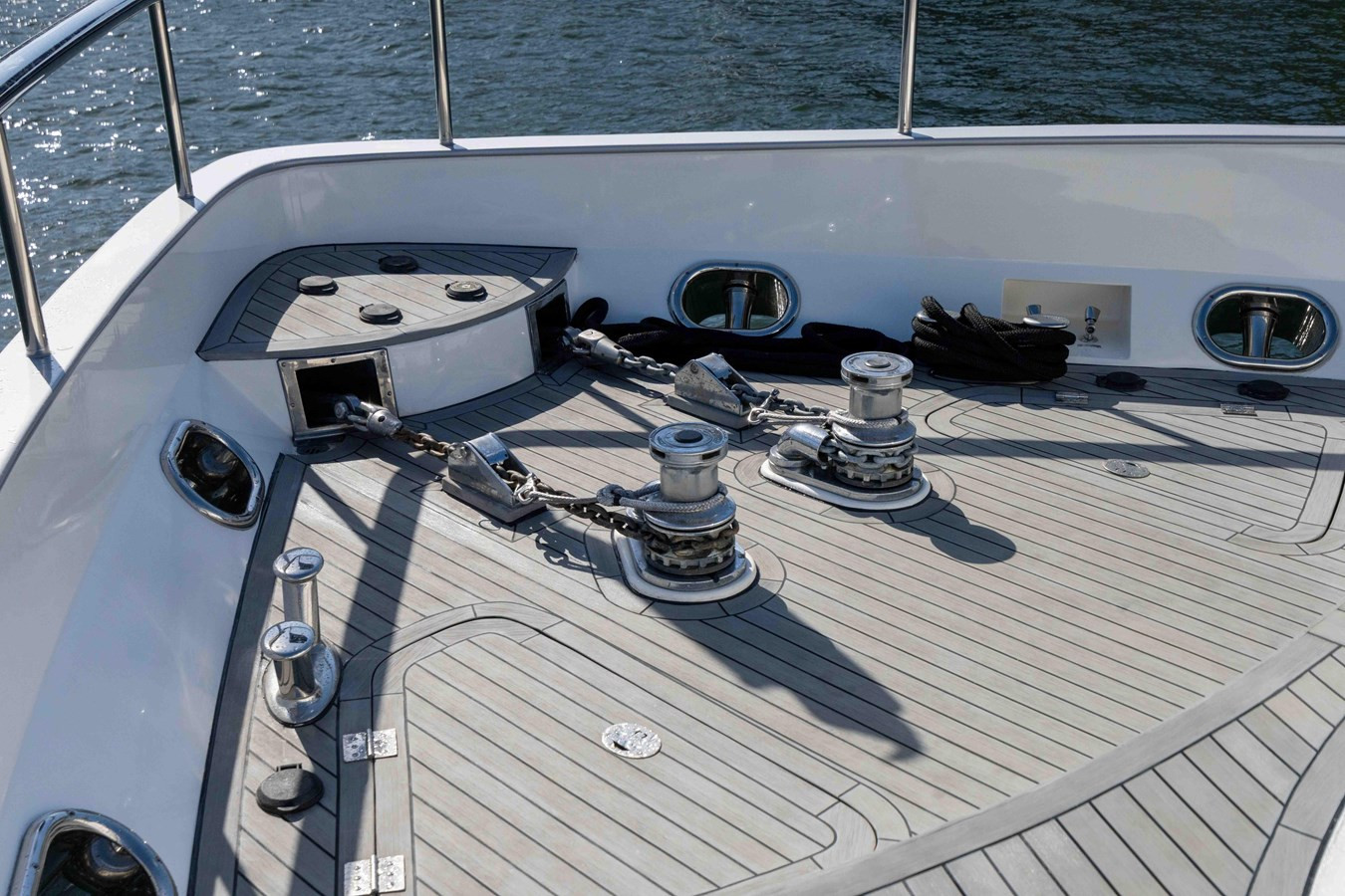 https://arconyachts.ams3.digitaloceanspaces.com/82529/conversions/large_4826230-optimize.jpg