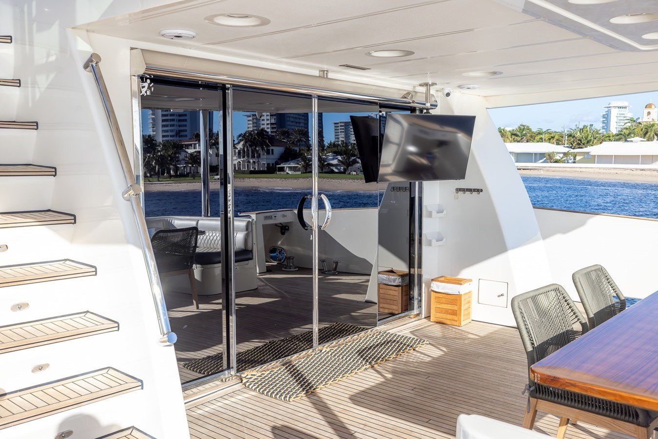 https://arconyachts.ams3.digitaloceanspaces.com/82555/conversions/large_4836728-optimize.jpg
