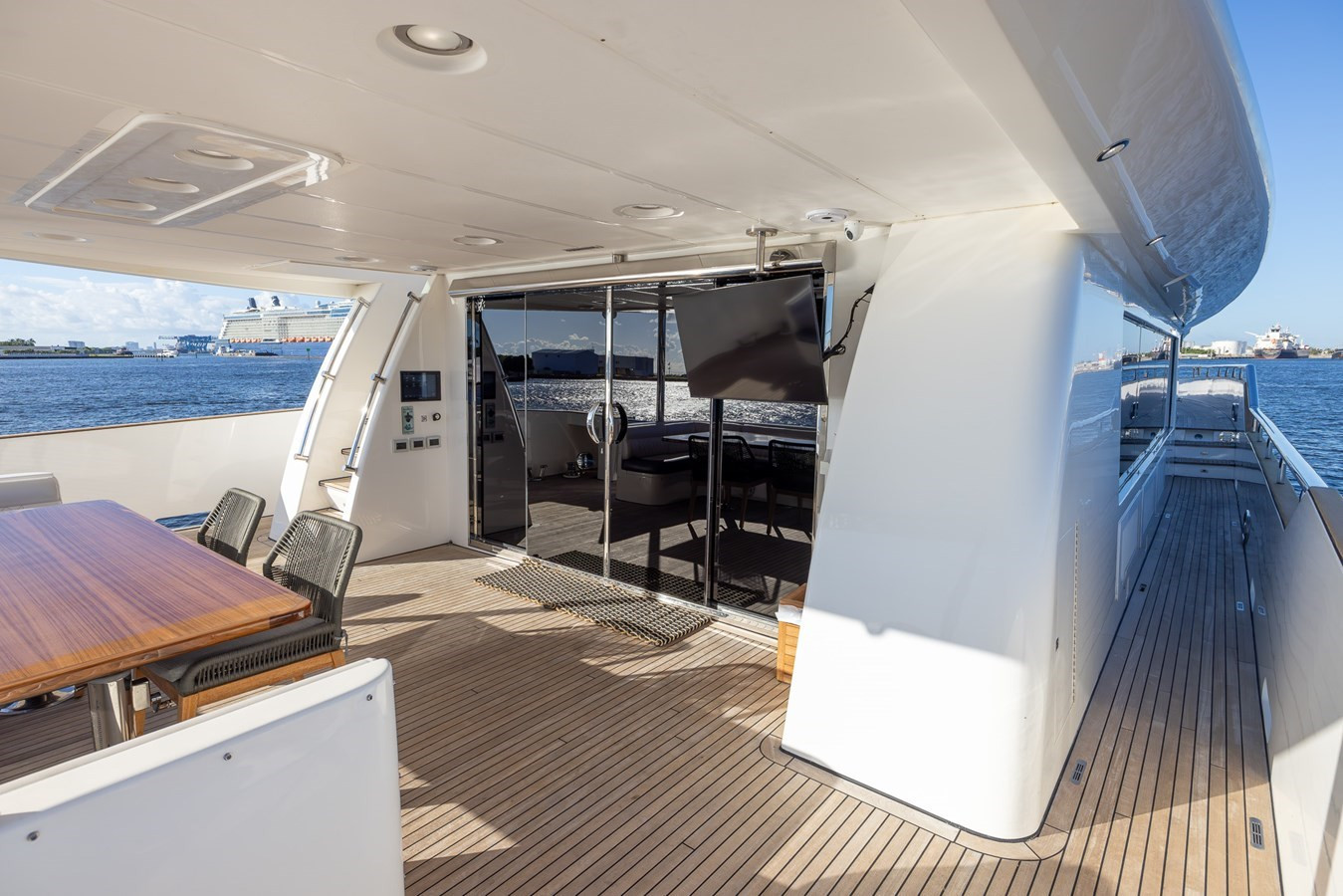 https://arconyachts.ams3.digitaloceanspaces.com/82558/conversions/large_4836729-optimize.jpg
