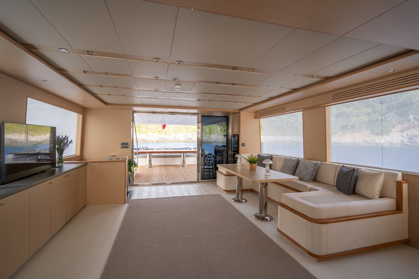 https://arconyachts.ams3.digitaloceanspaces.com/82560/conversions/large_4314395-optimize.jpg