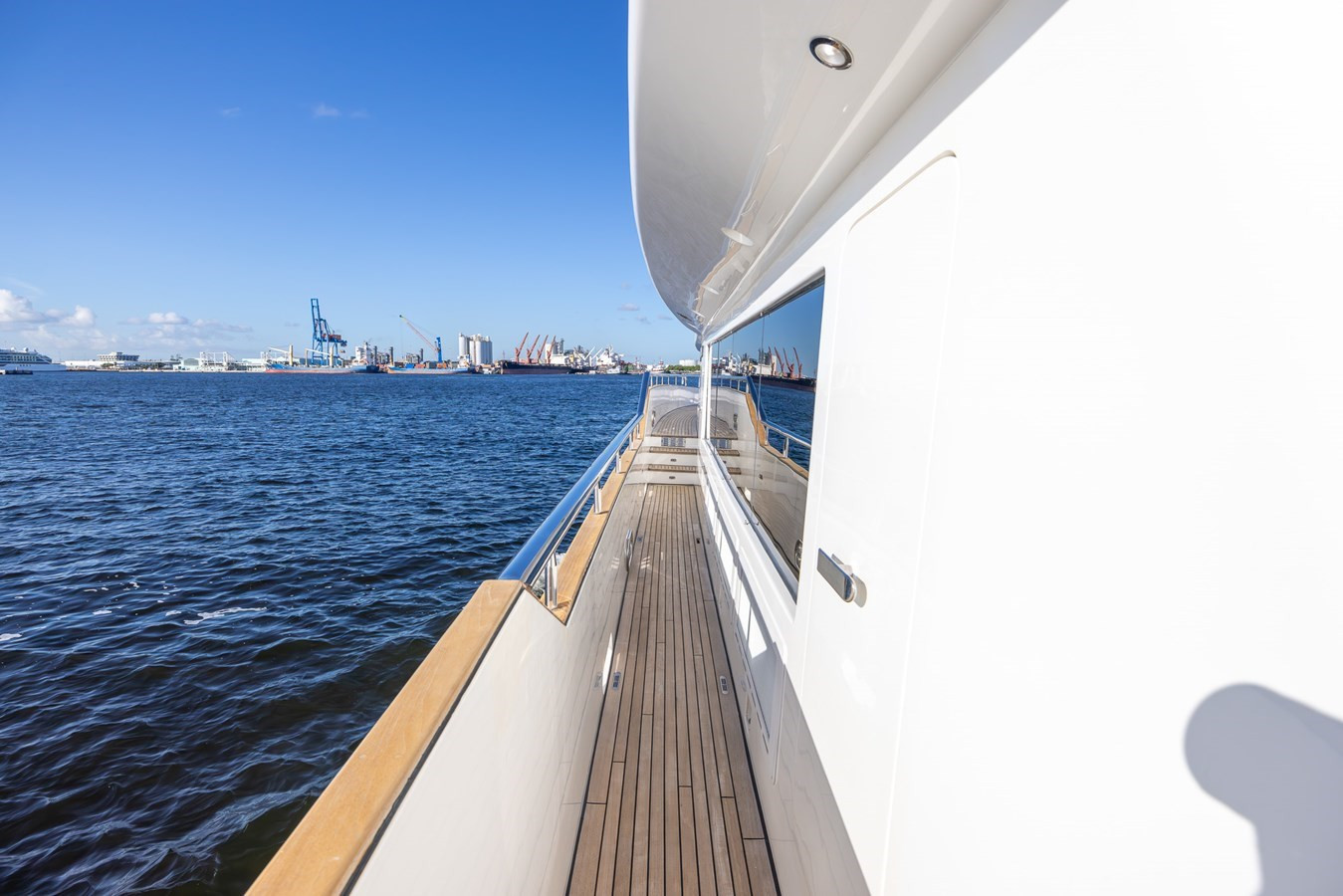 https://arconyachts.ams3.digitaloceanspaces.com/82561/conversions/large_4836730-optimize.jpg