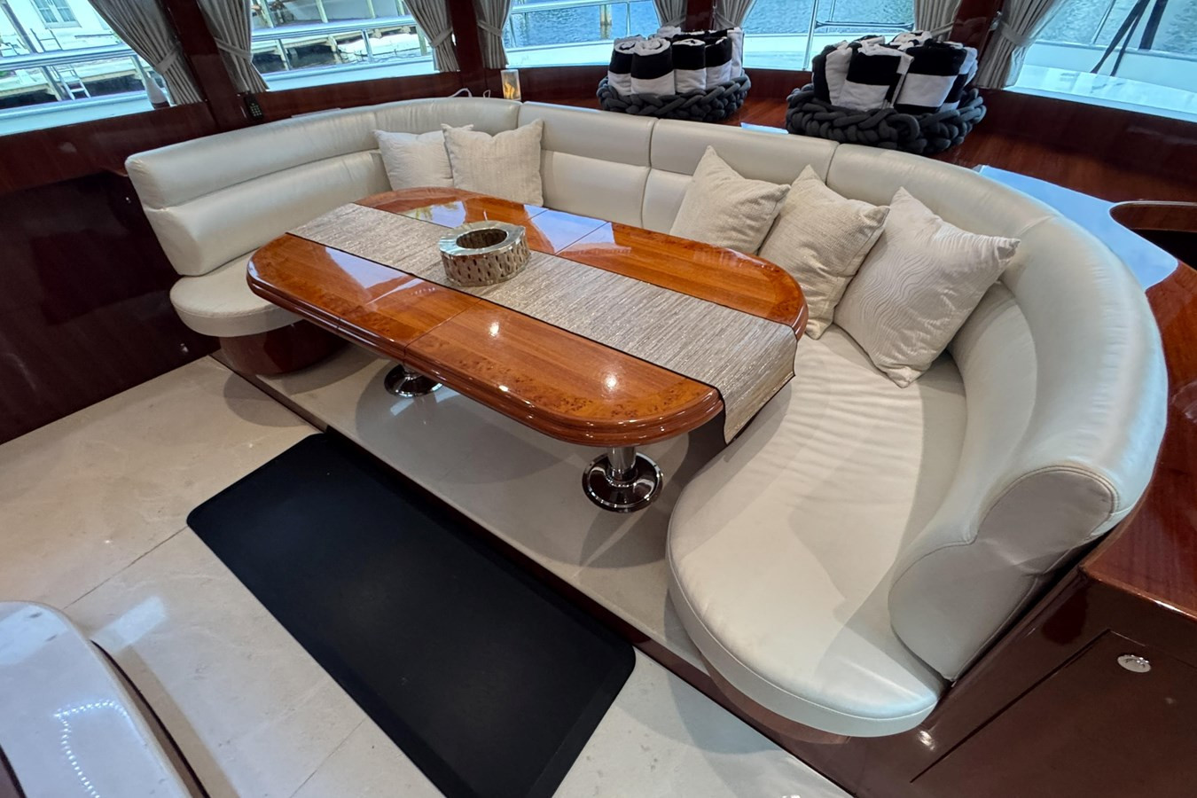 https://arconyachts.ams3.digitaloceanspaces.com/82570/conversions/large_4826244-optimize.jpg