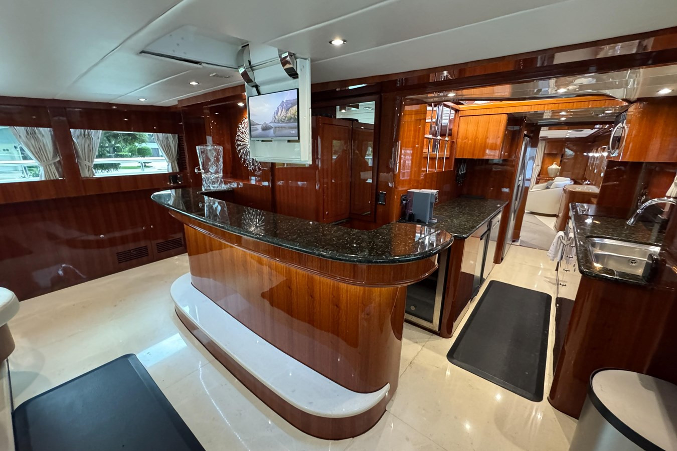 https://arconyachts.ams3.digitaloceanspaces.com/82573/conversions/large_4826245-optimize.jpg