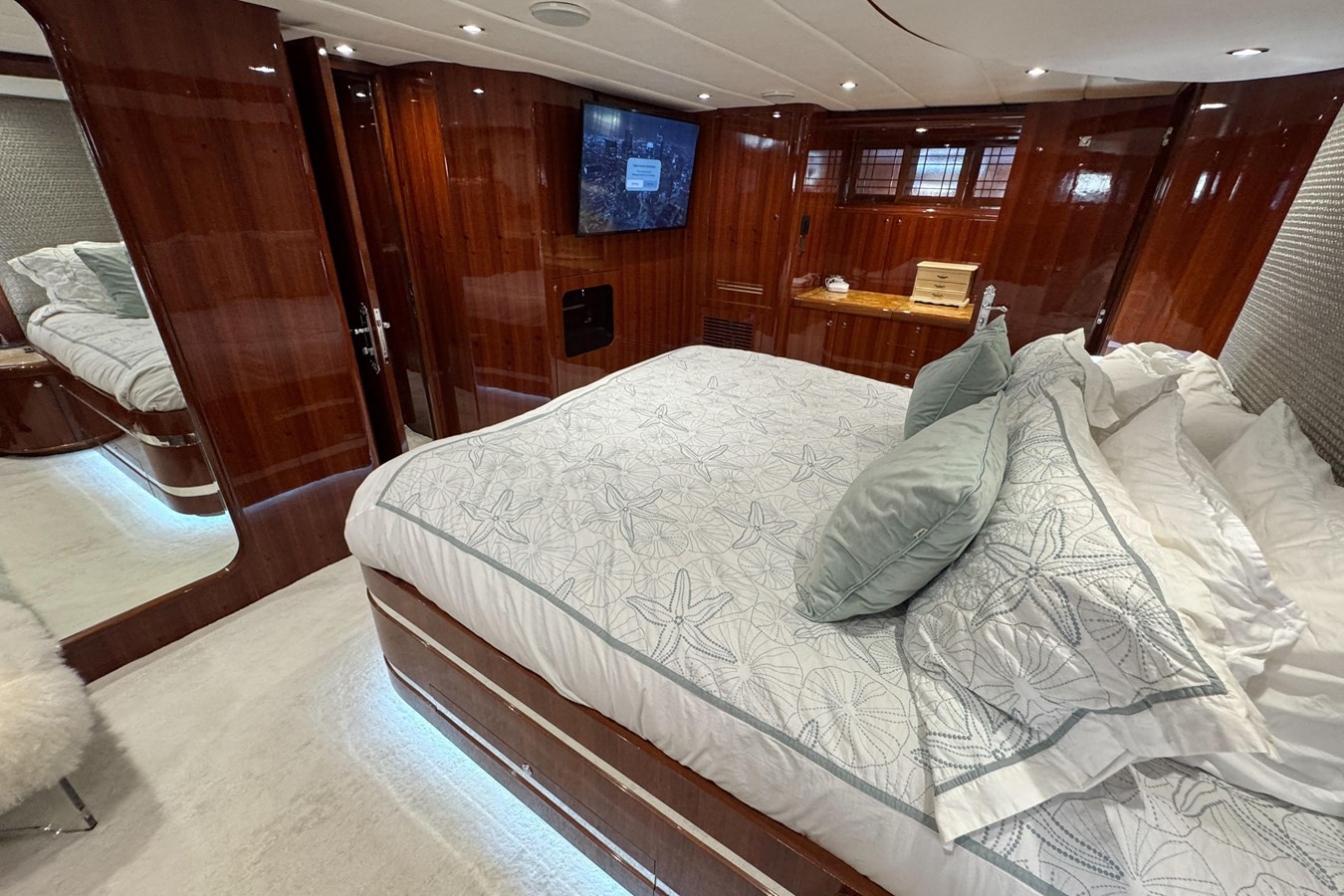 https://arconyachts.ams3.digitaloceanspaces.com/82596/conversions/large_4826253-optimize.jpg