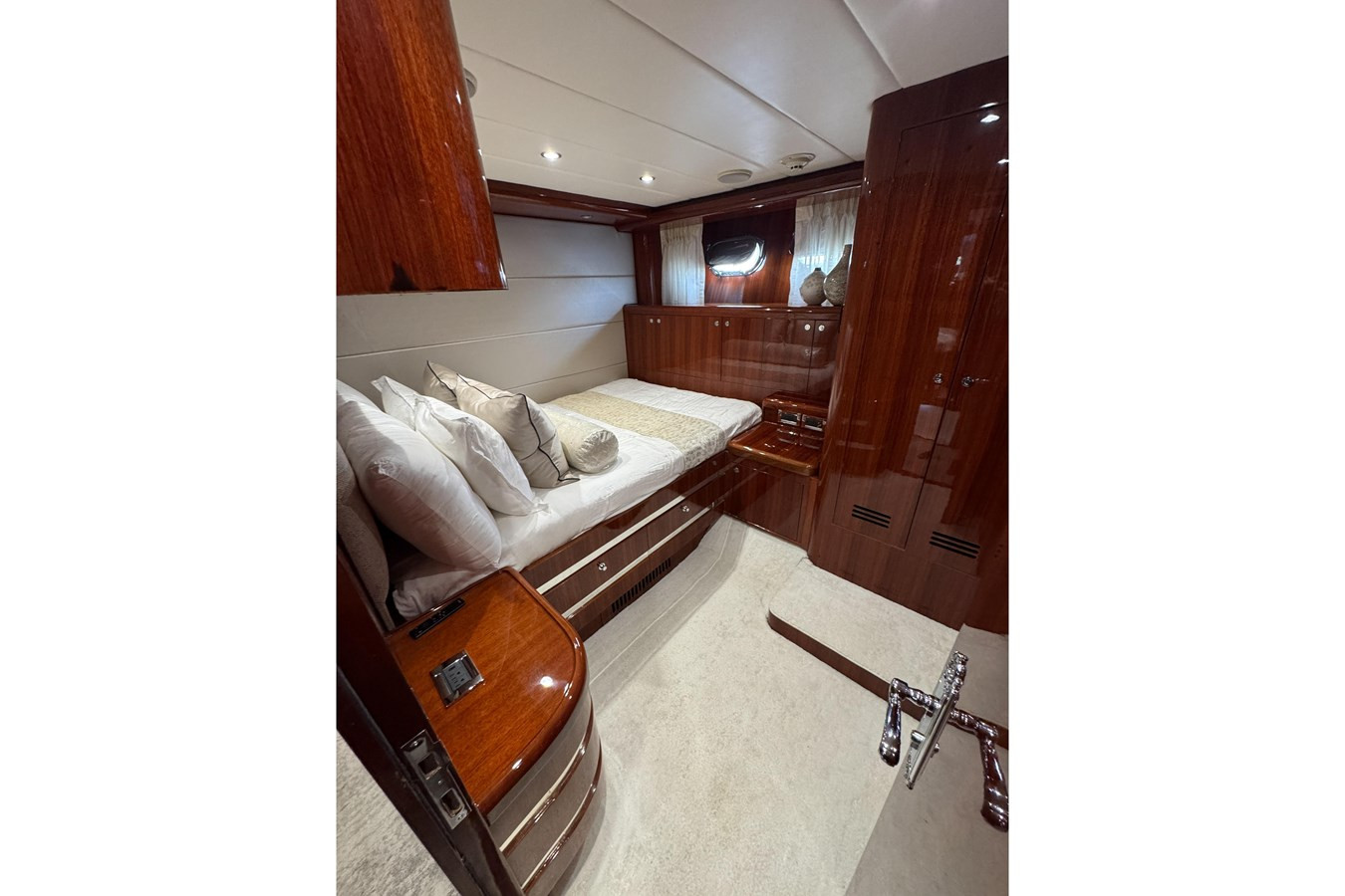 https://arconyachts.ams3.digitaloceanspaces.com/82607/conversions/large_4826257-optimize.jpg