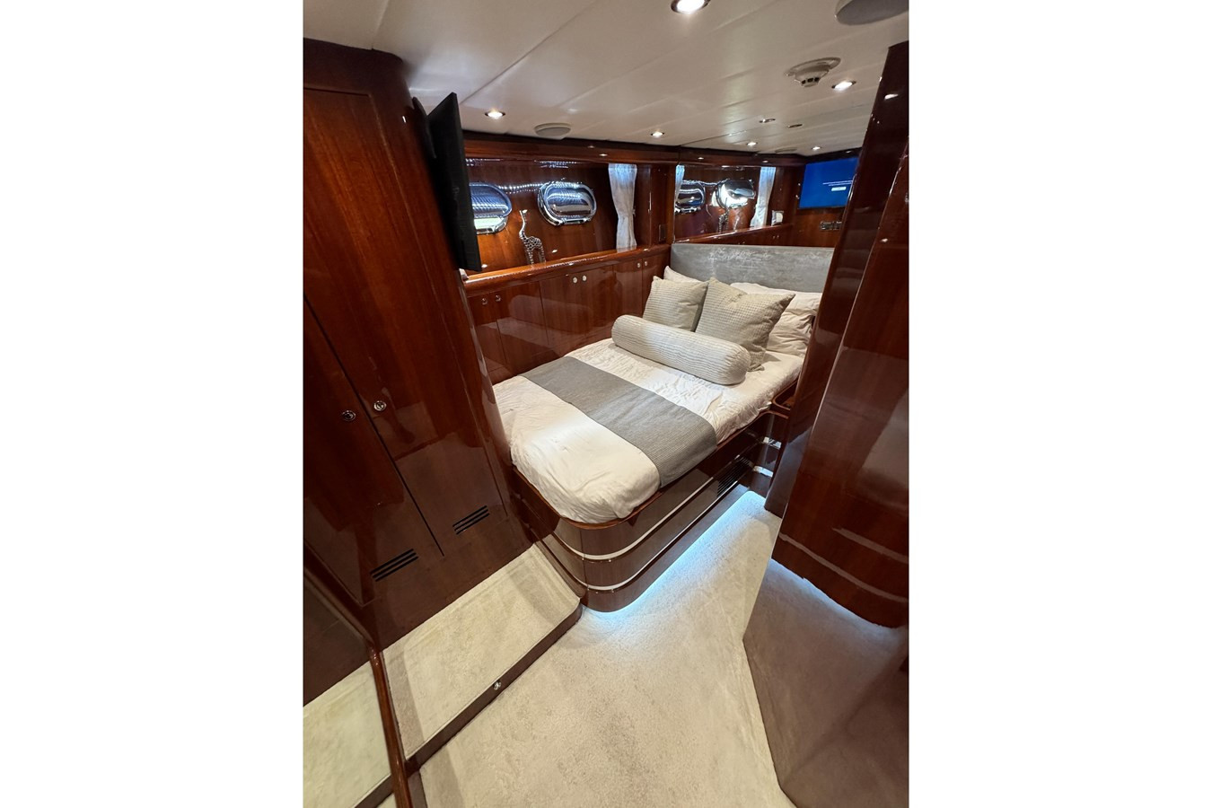https://arconyachts.ams3.digitaloceanspaces.com/82612/conversions/large_4826259-optimize.jpg