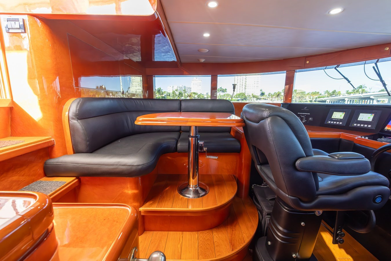 https://arconyachts.ams3.digitaloceanspaces.com/82614/conversions/large_4836749-optimize.jpg