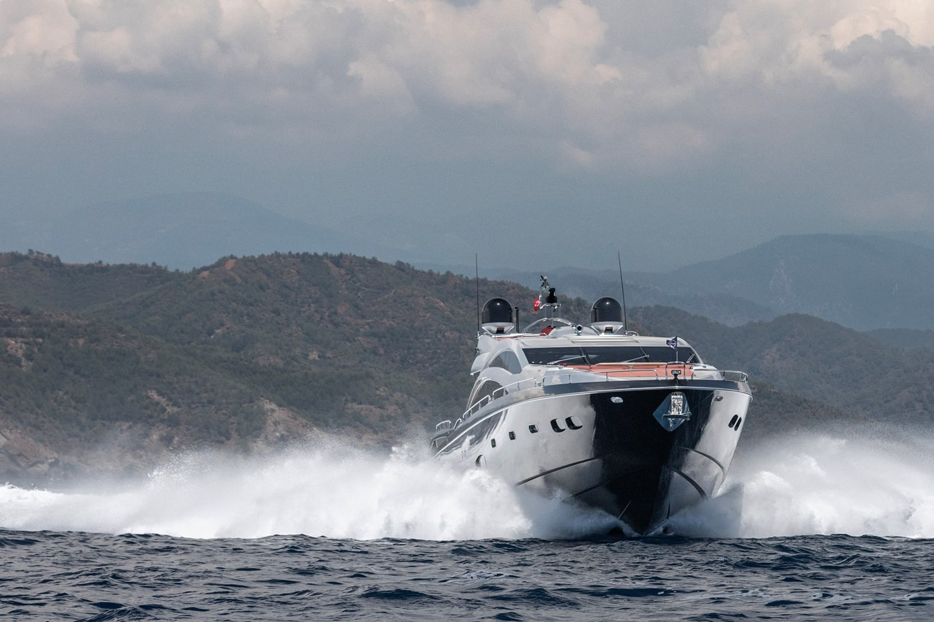 https://arconyachts.ams3.digitaloceanspaces.com/82659/conversions/large_4817844-optimize.jpg