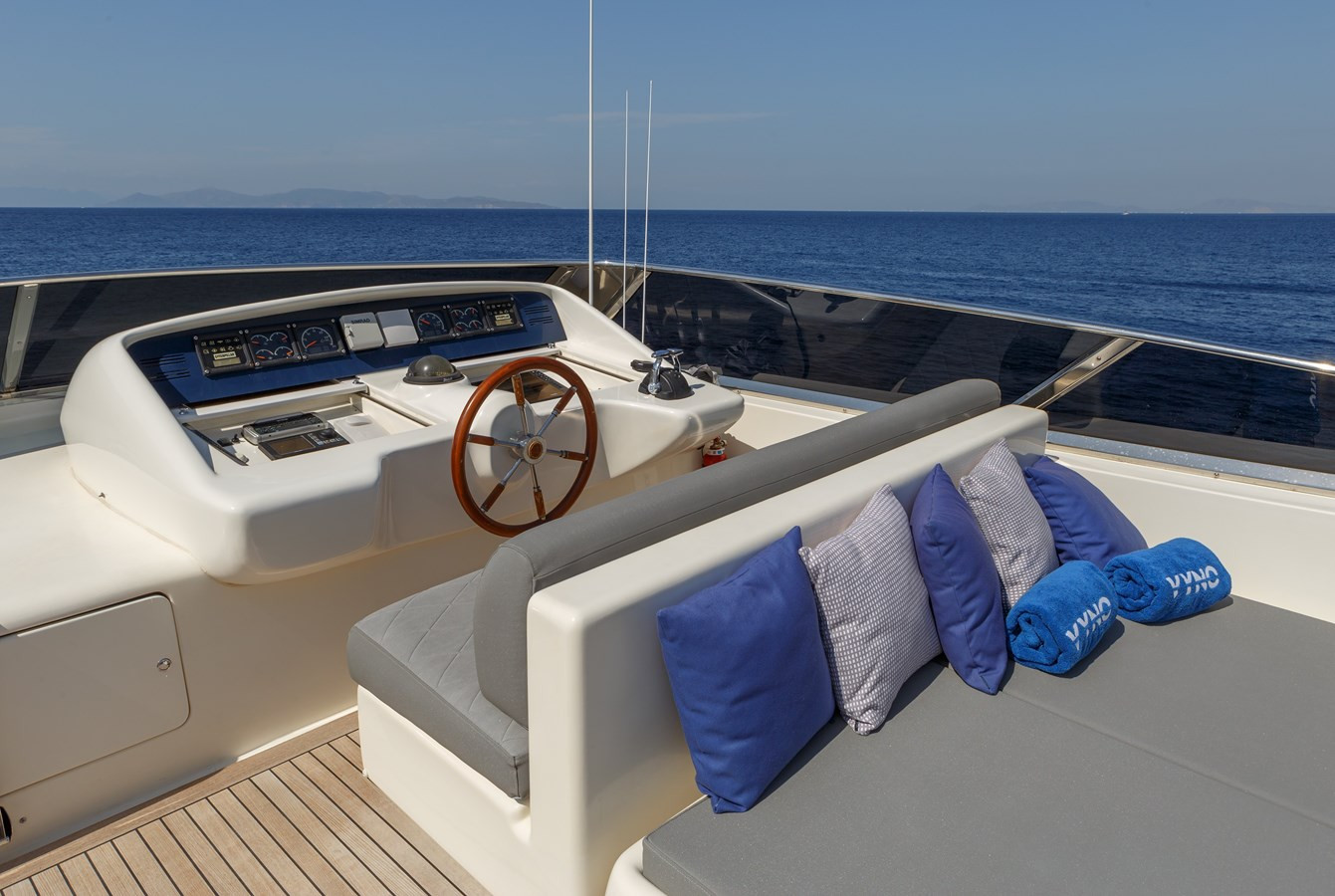 https://arconyachts.ams3.digitaloceanspaces.com/82690/conversions/large_3666544-optimize.jpg