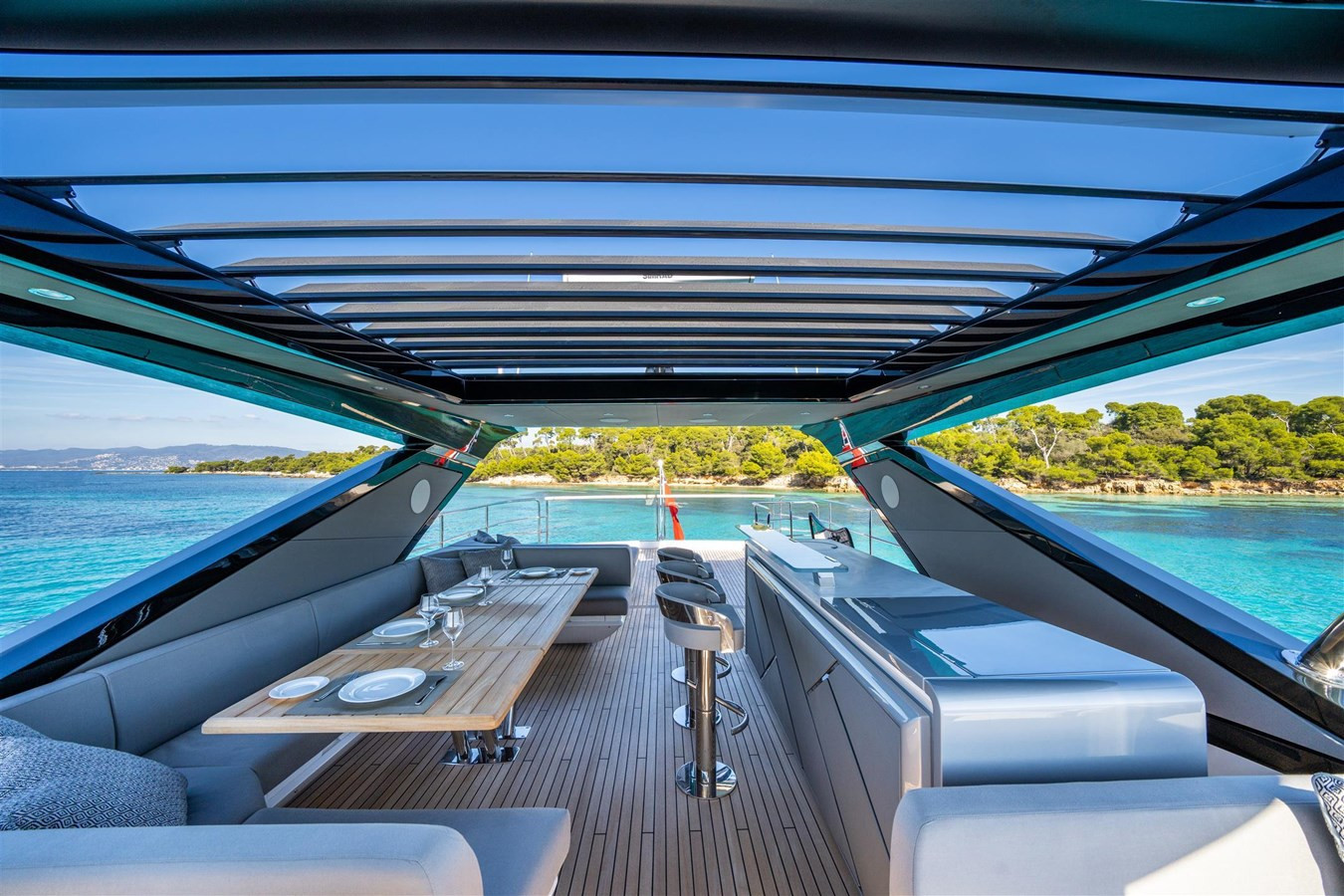 https://arconyachts.ams3.digitaloceanspaces.com/82776/conversions/large_4147235-optimize.jpg