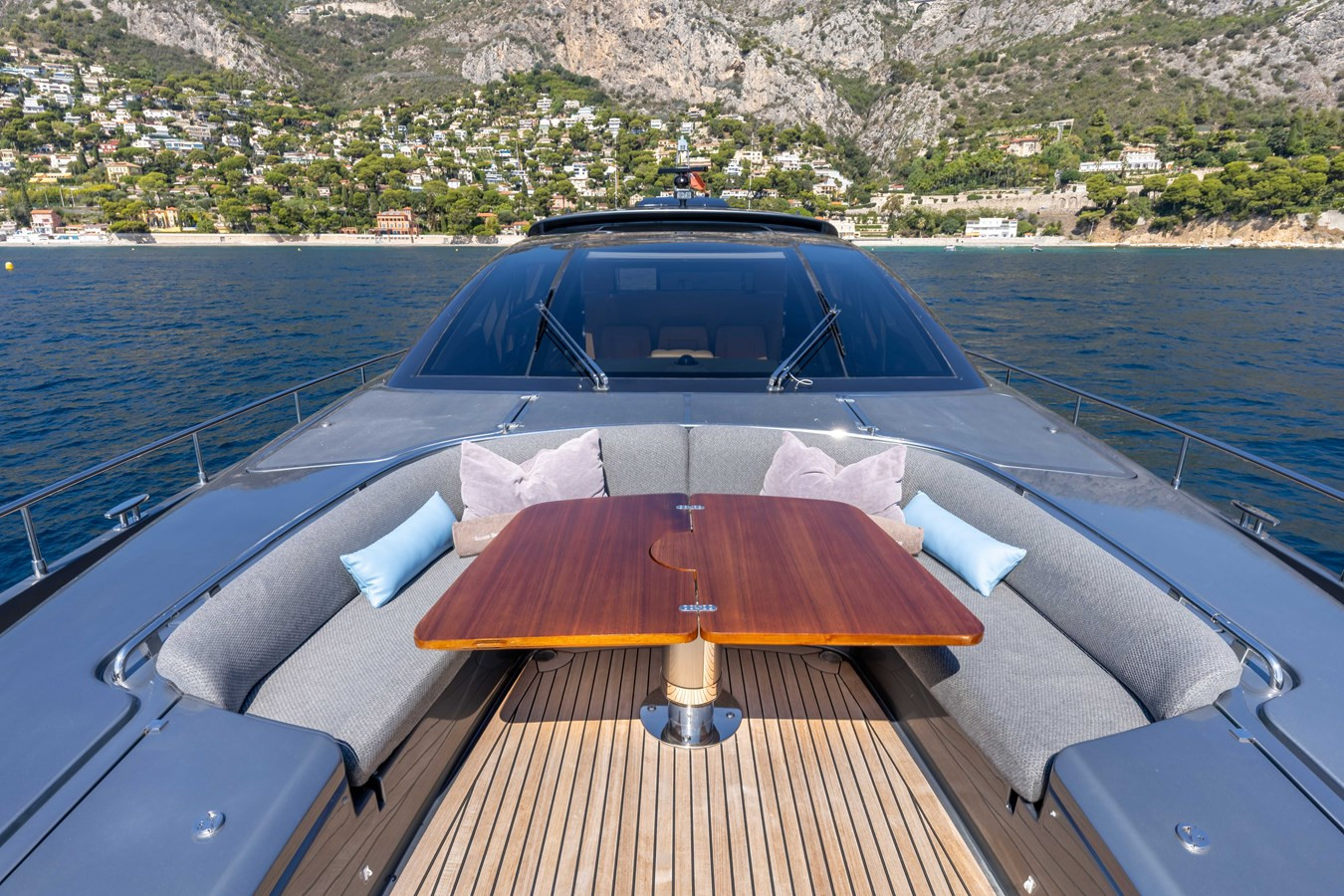 https://arconyachts.ams3.digitaloceanspaces.com/82811/conversions/large_4821785-optimize.jpg