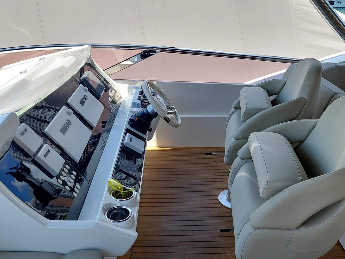 https://arconyachts.ams3.digitaloceanspaces.com/82841/conversions/large_4372668-optimize.jpg