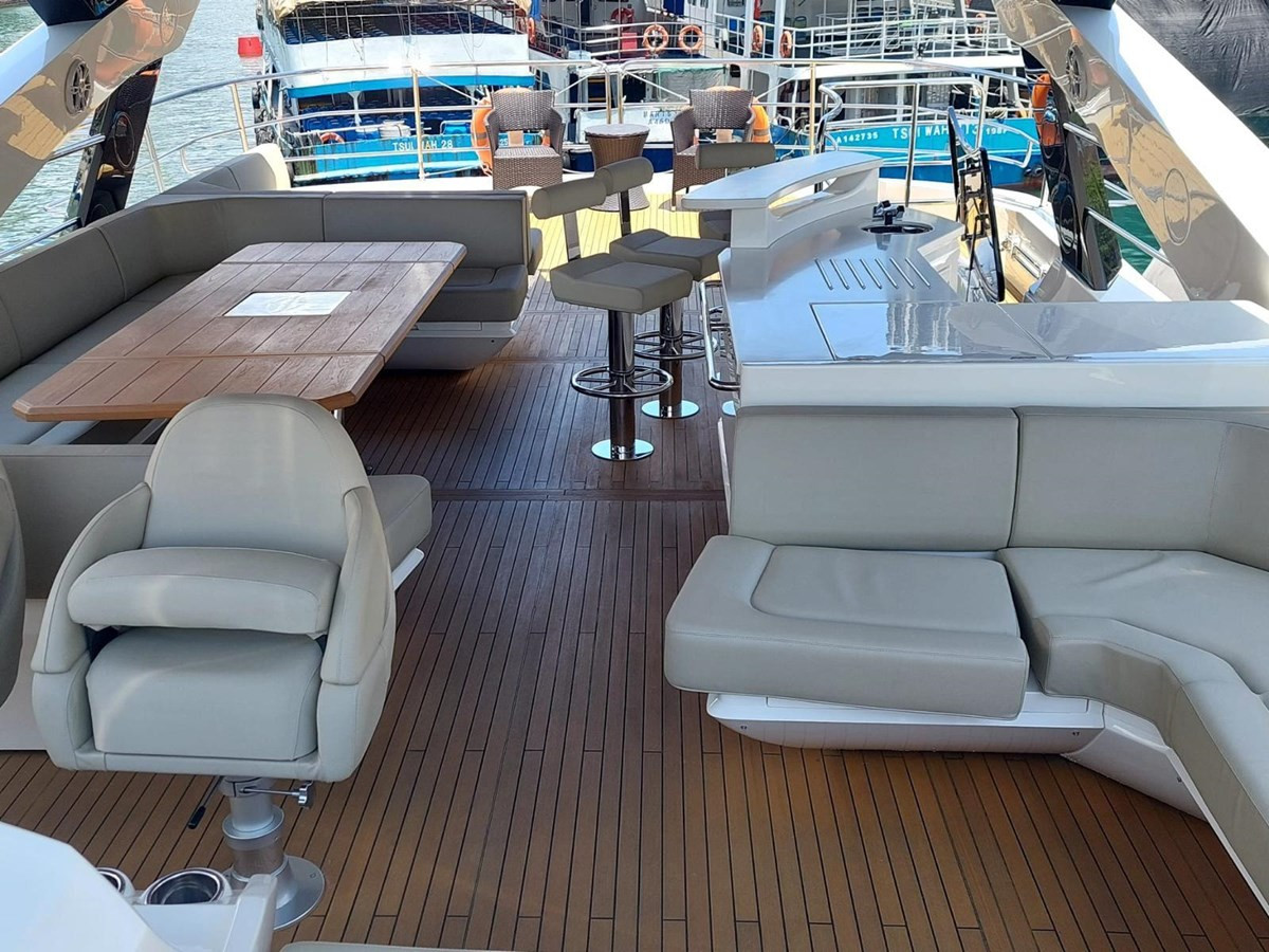 https://arconyachts.ams3.digitaloceanspaces.com/82844/conversions/large_4372669-optimize.jpg