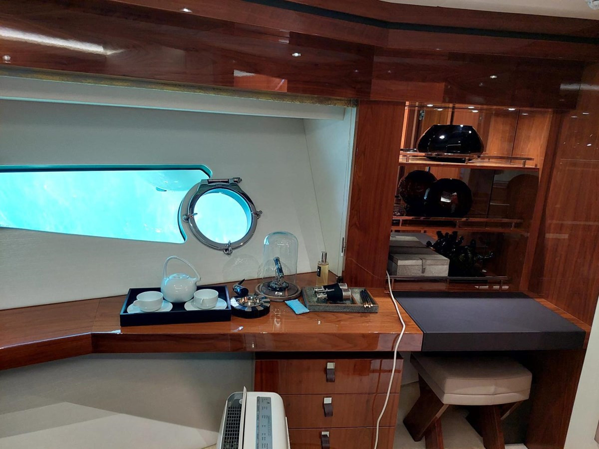 https://arconyachts.ams3.digitaloceanspaces.com/82877/conversions/large_4372681-optimize.jpg