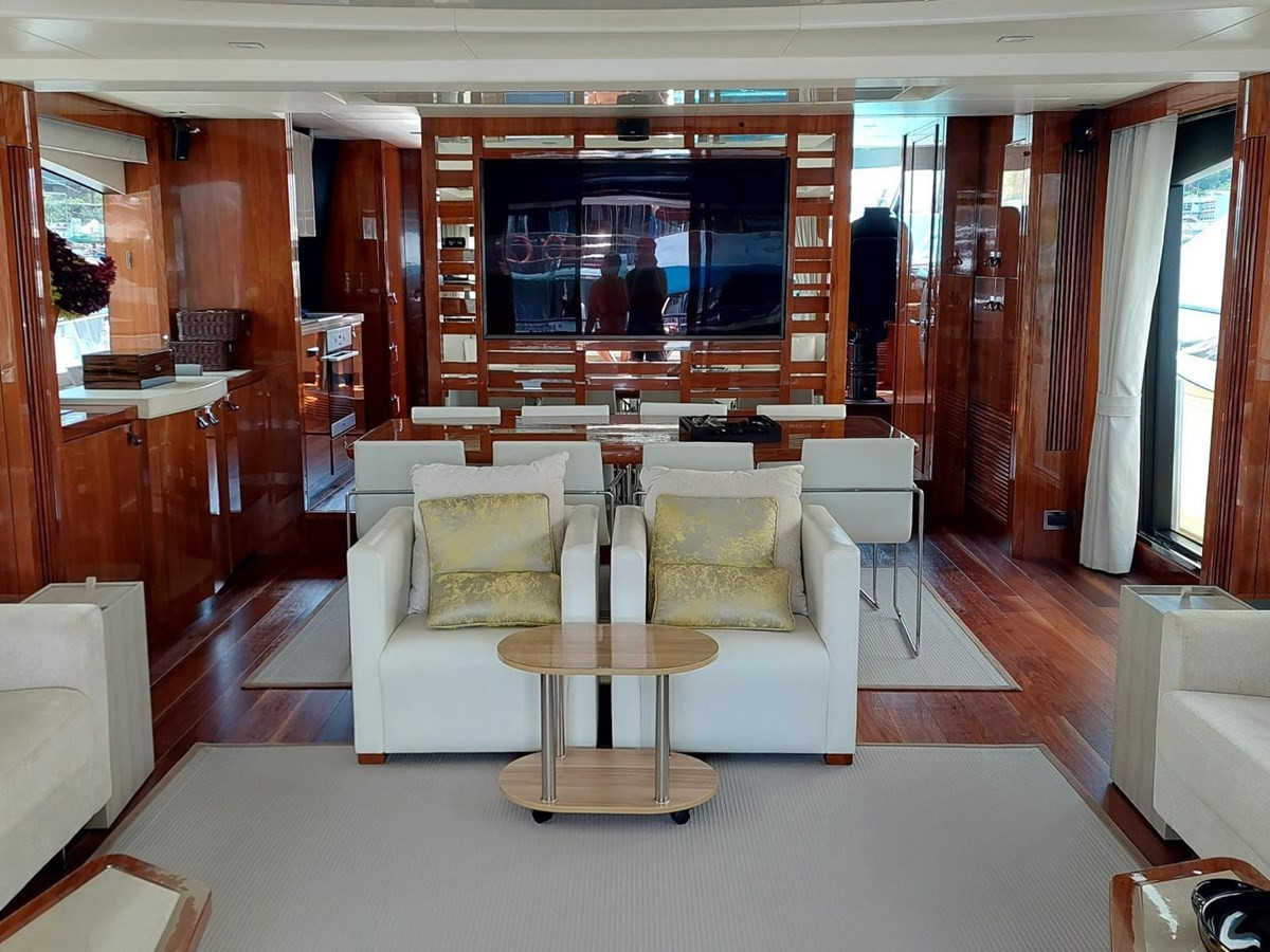 https://arconyachts.ams3.digitaloceanspaces.com/82893/conversions/large_4372687-optimize.jpg