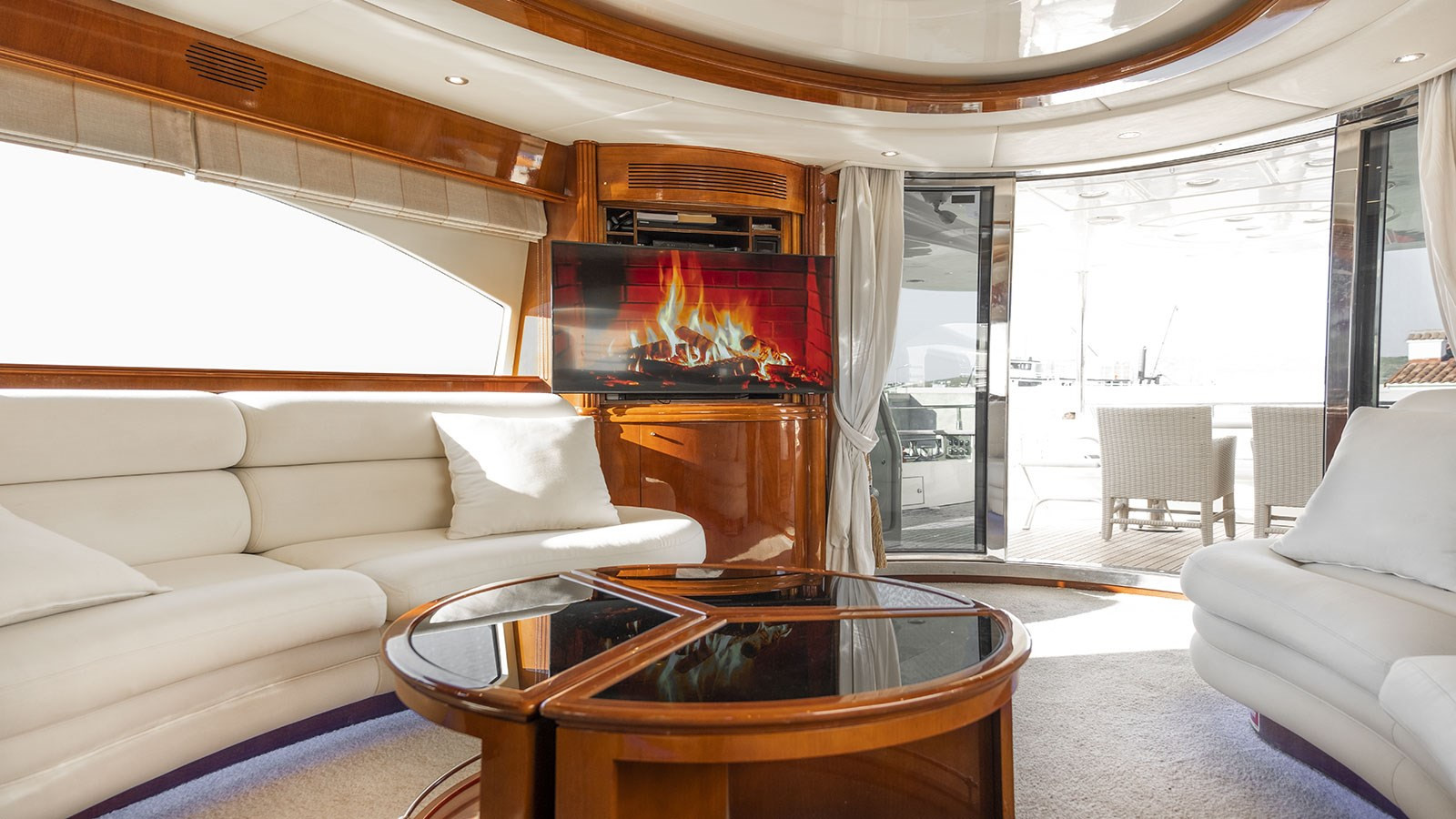 https://arconyachts.ams3.digitaloceanspaces.com/82941/conversions/large_4299393-optimize.jpg